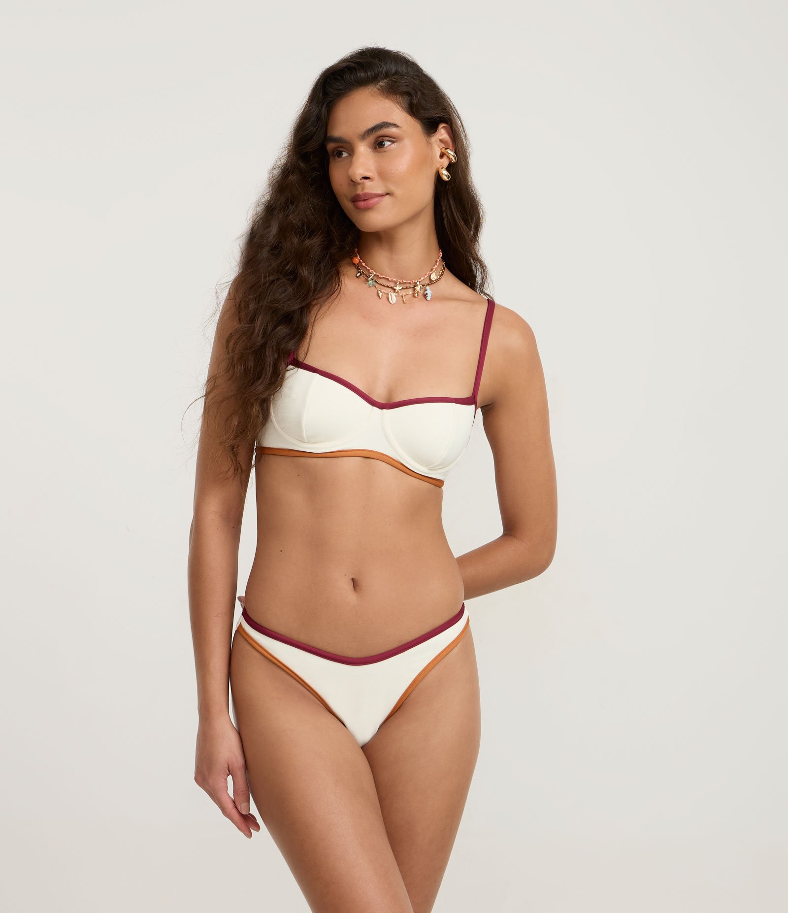 Biquini Top Meia Taça Canelado com Viés Contrastantes Off White 1
