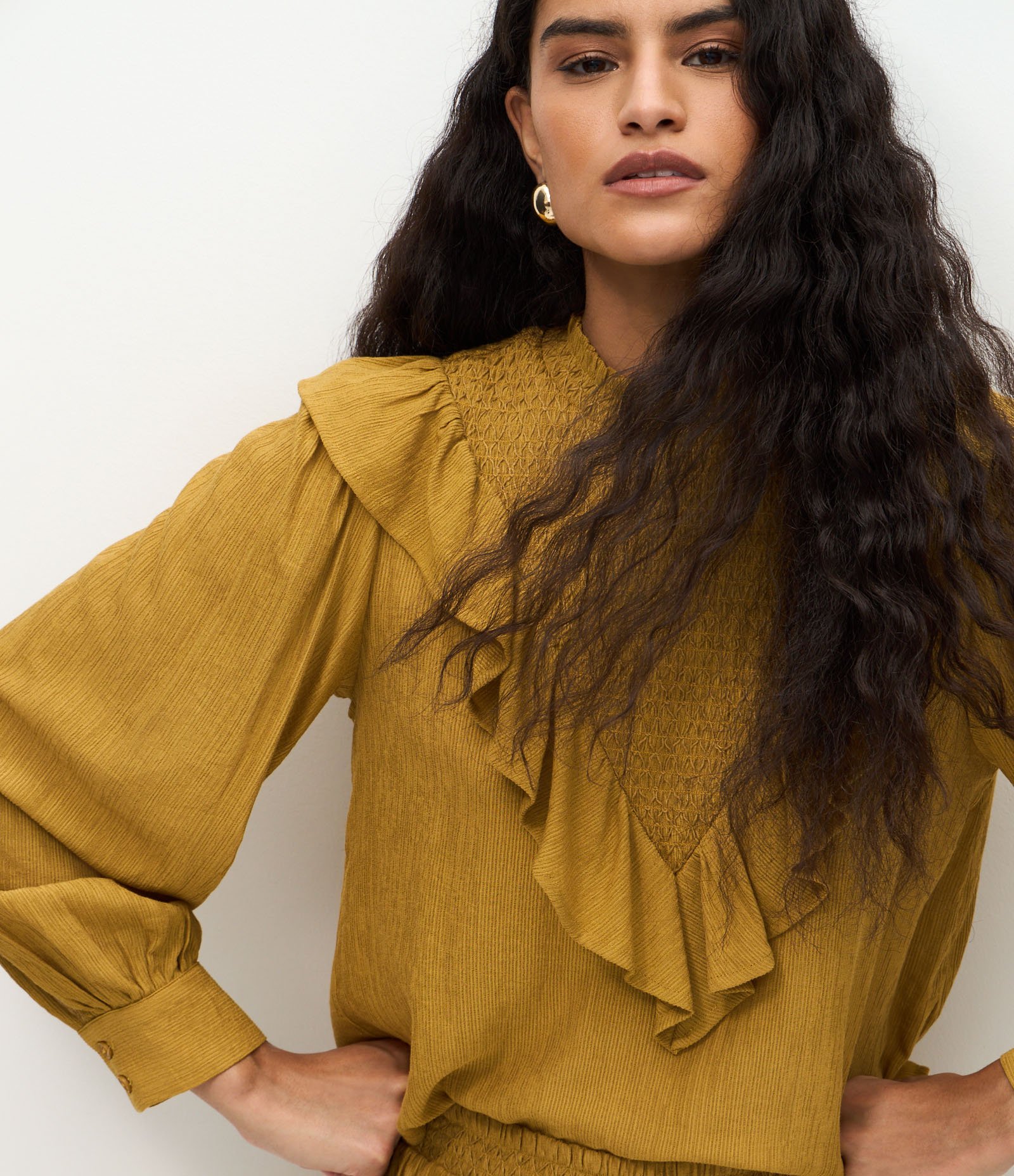 Blusa Feminina Manga Longa Gola Padre com Babados Amarelo 3