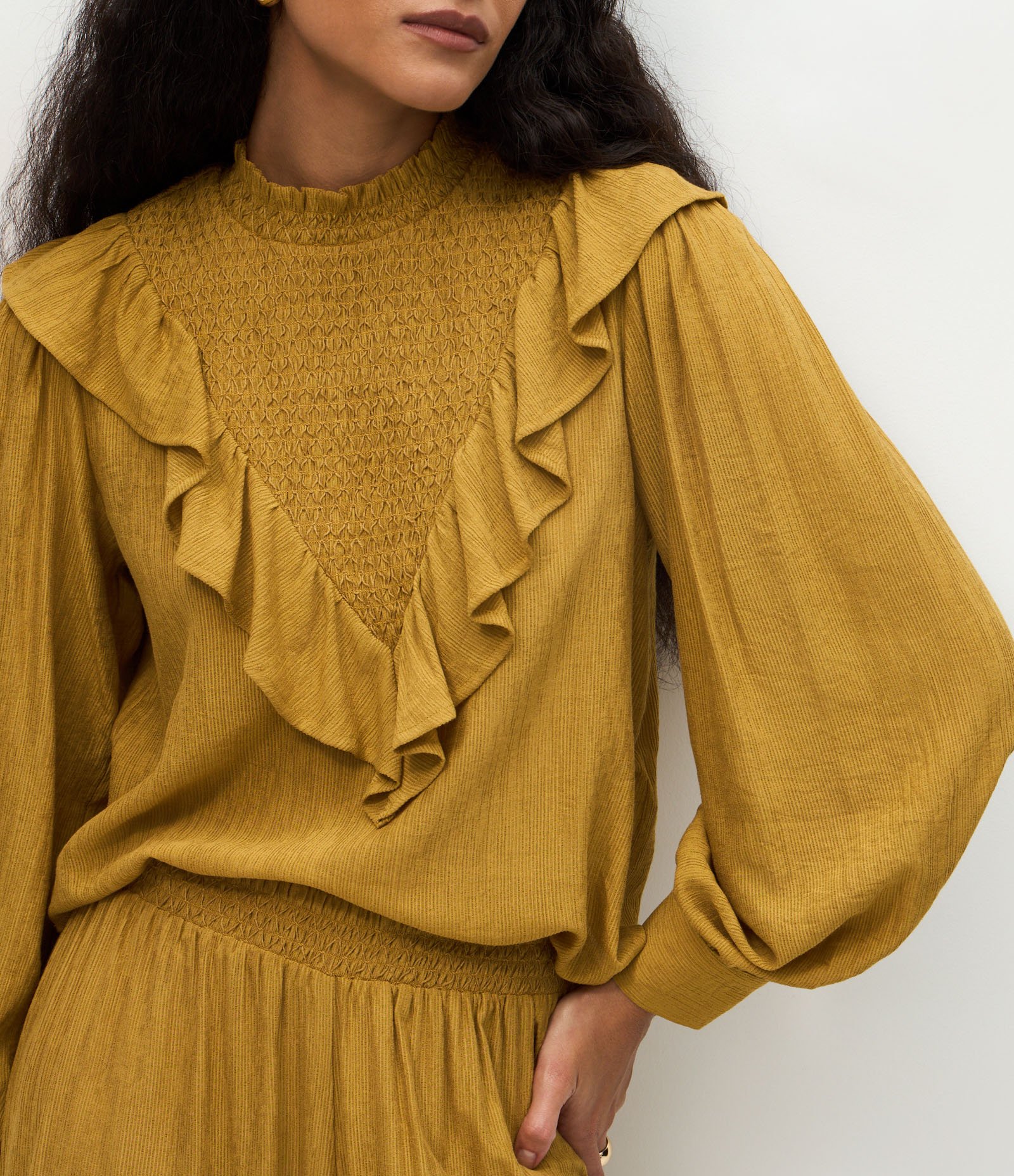 Blusa Feminina Manga Longa Gola Padre com Babados Amarelo 4