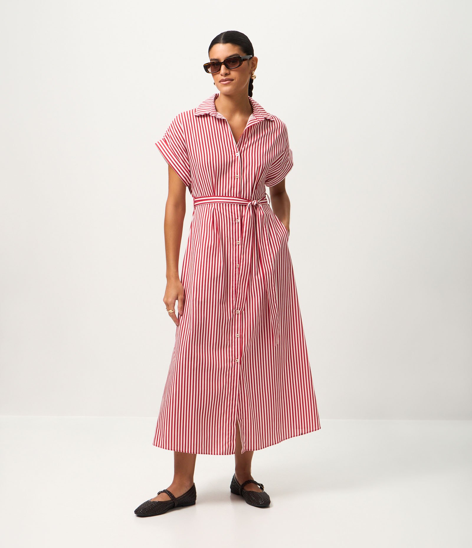 Vestido Chamise com Faixa na Cintura e Estampa Listrada Vermelho 1