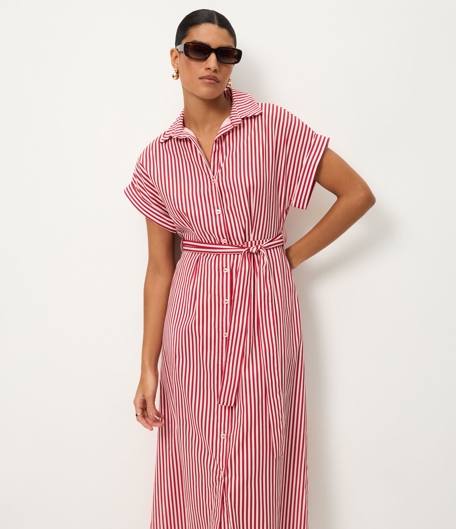 Vestido Chamise com Faixa na Cintura e Estampa Listrada Vermelho 2