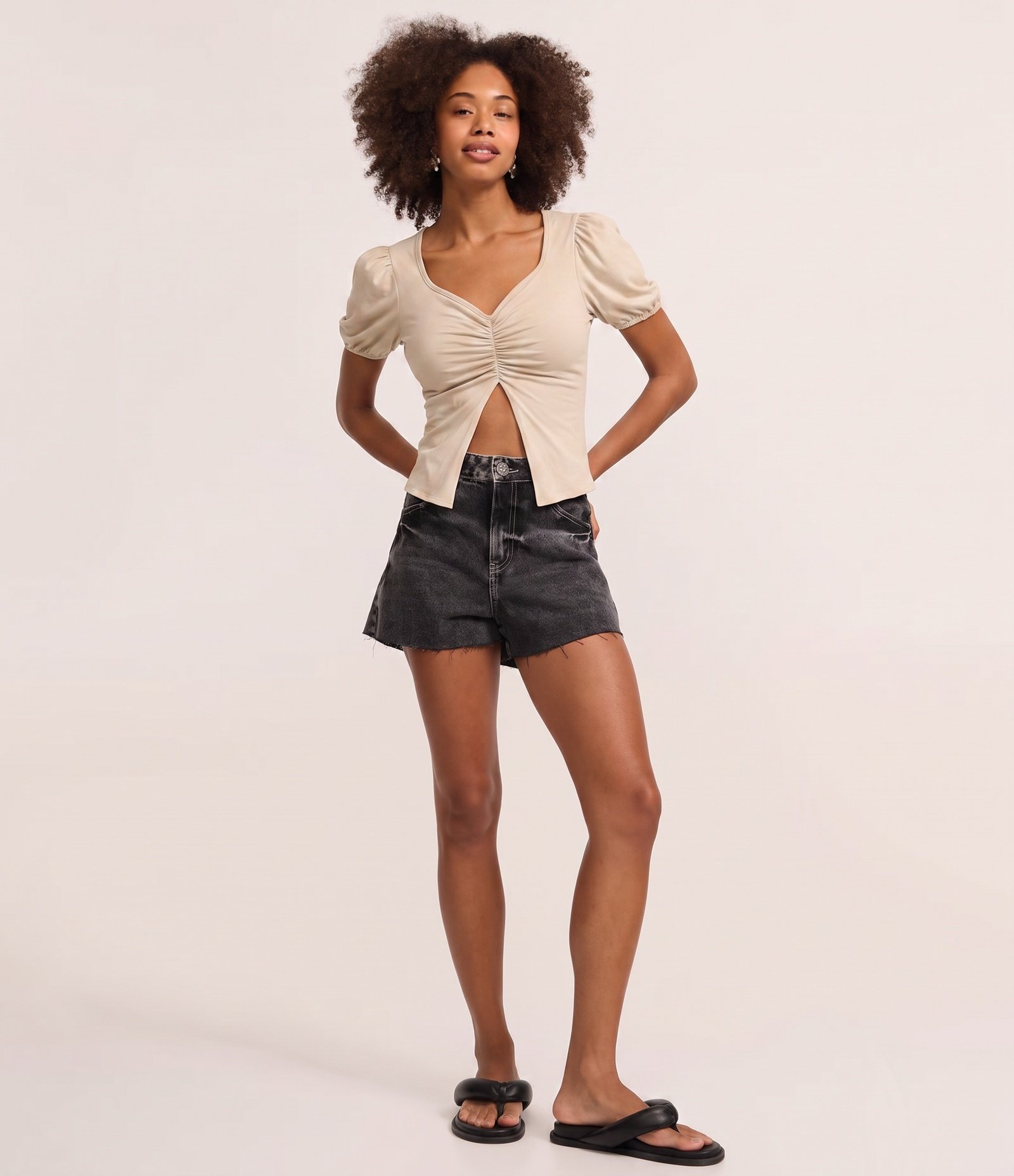Blusa em Algodão com Detalhe Franzido e Fenda Frontal Bege 2
