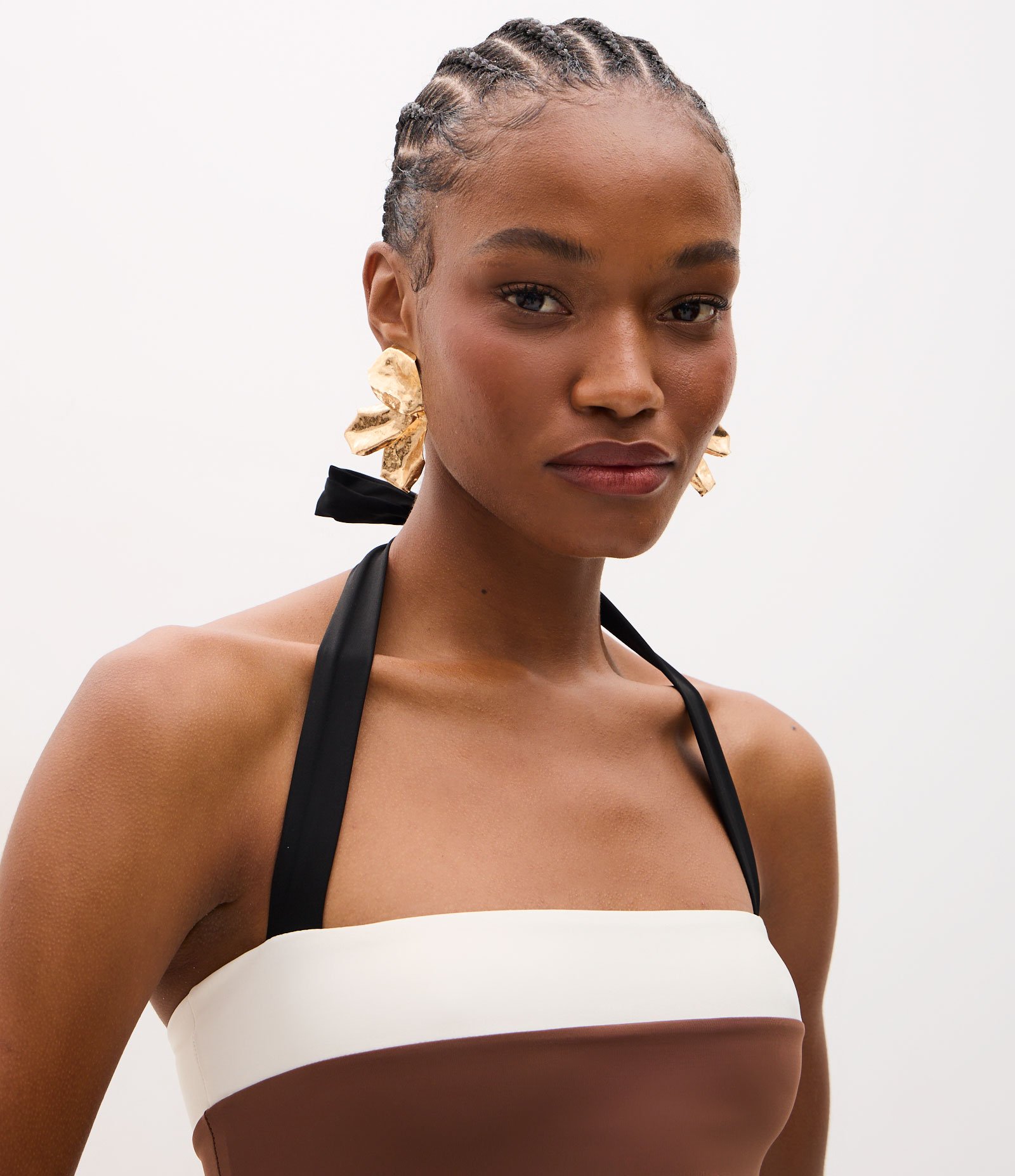 Maio com Amarração no Decote e Estampa Bloco de Cor Preto/Branco/Marrom 2