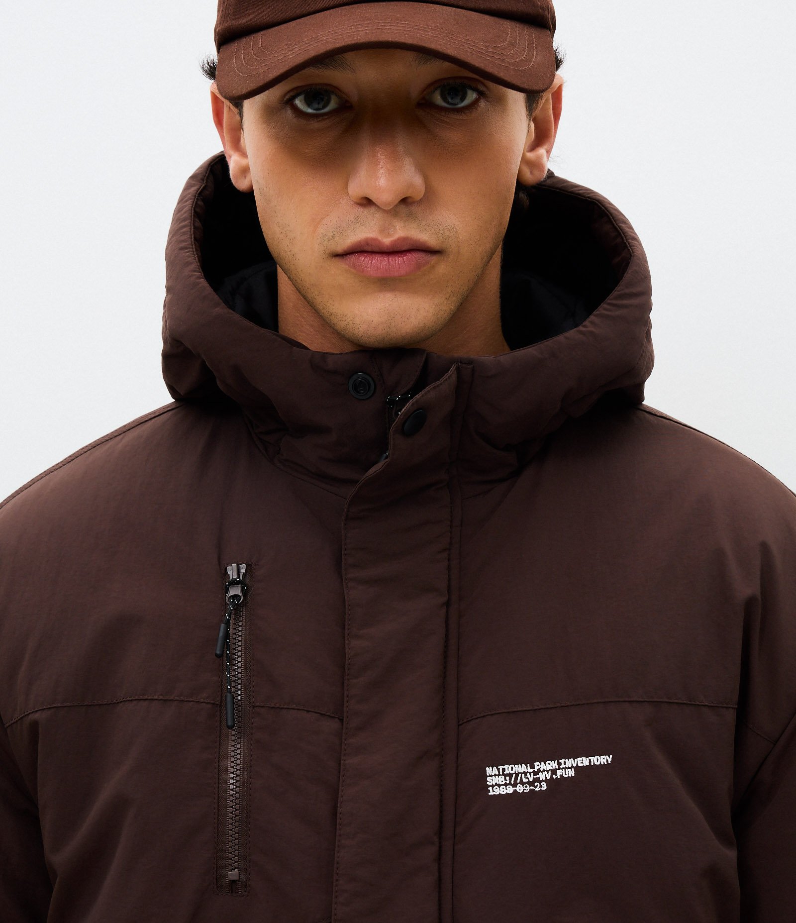 Jaqueta Parka Outdoor com Capuz e Recortes Marrom 1