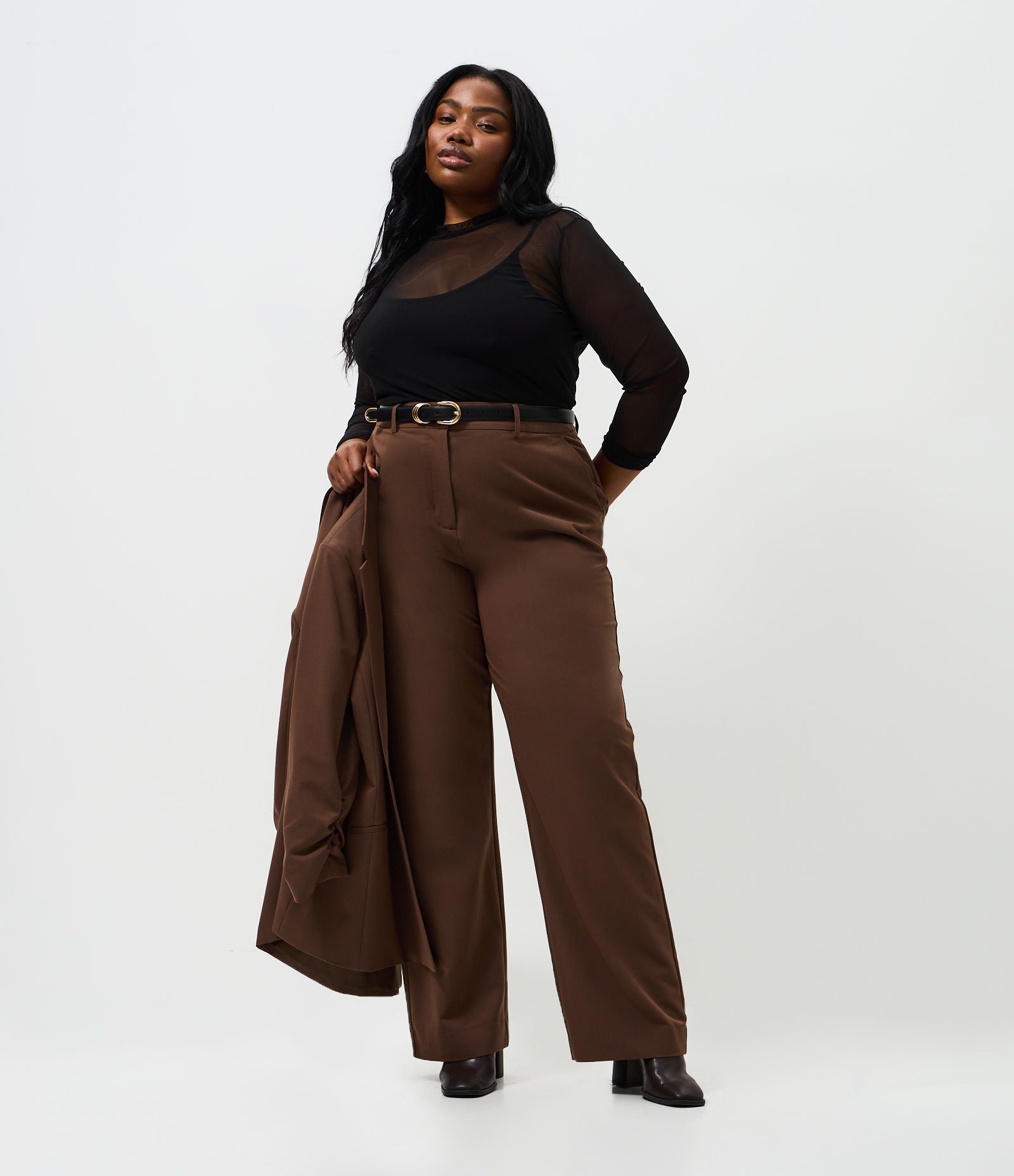 Calça Alfaiatada com Bolso Faca Curve & Plus Size Marrom 1