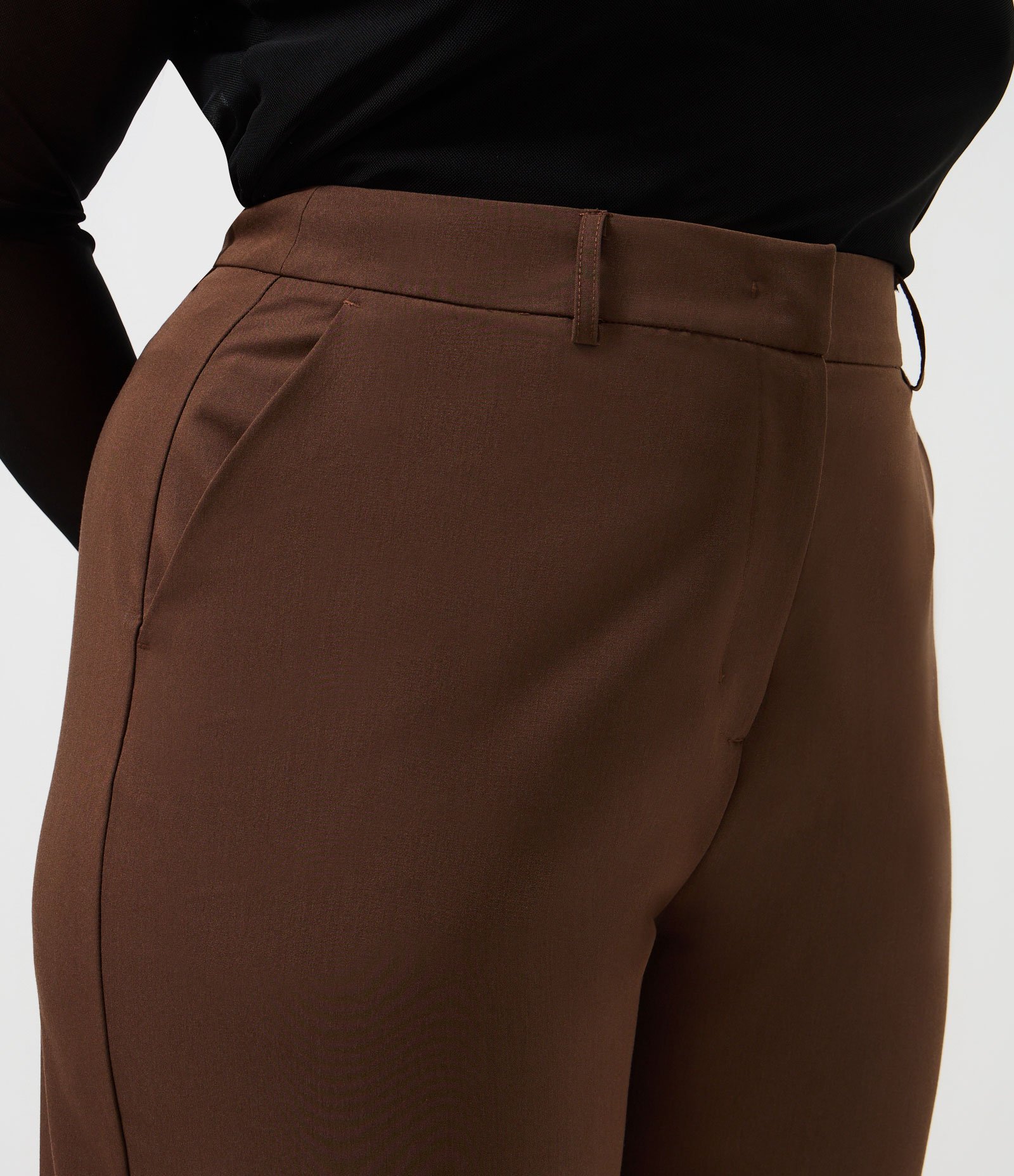 Calça Alfaiatada com Bolso Faca Curve & Plus Size Marrom 3