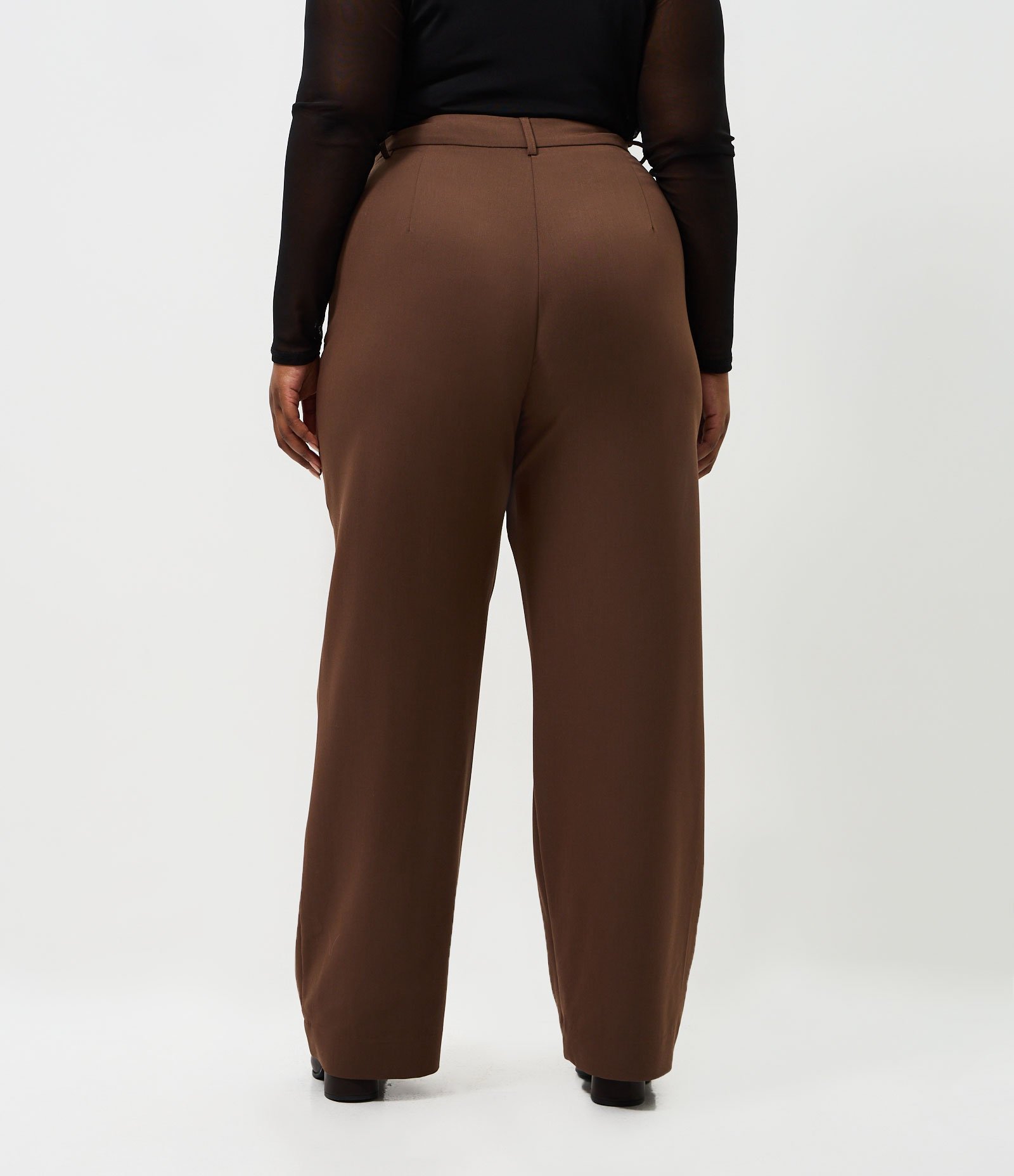 Calça Alfaiatada com Bolso Faca Curve & Plus Size Marrom 4