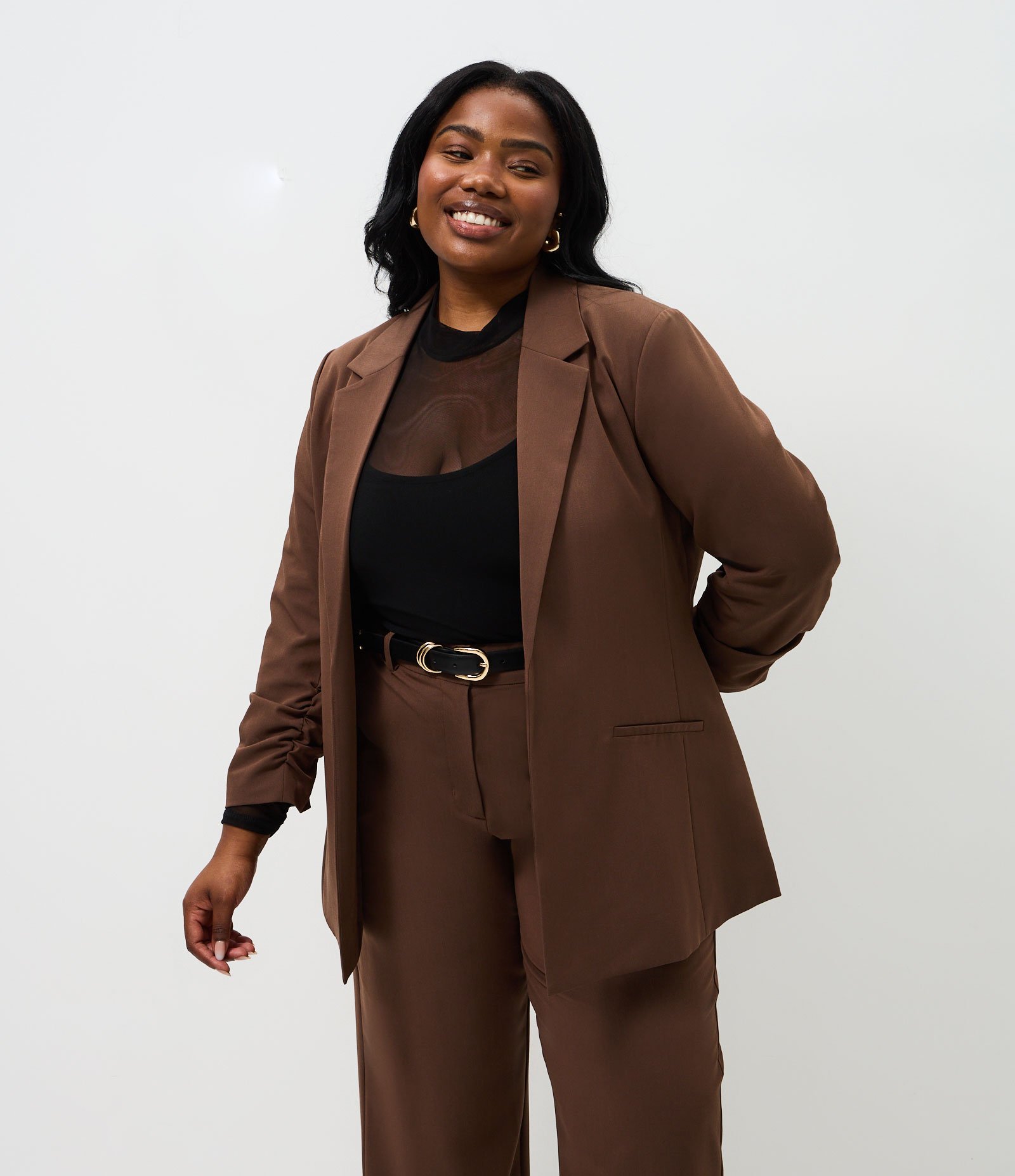 Blazer Alongado em Crepe Manga Puxadinha Curve & Plus Size Marrom 1