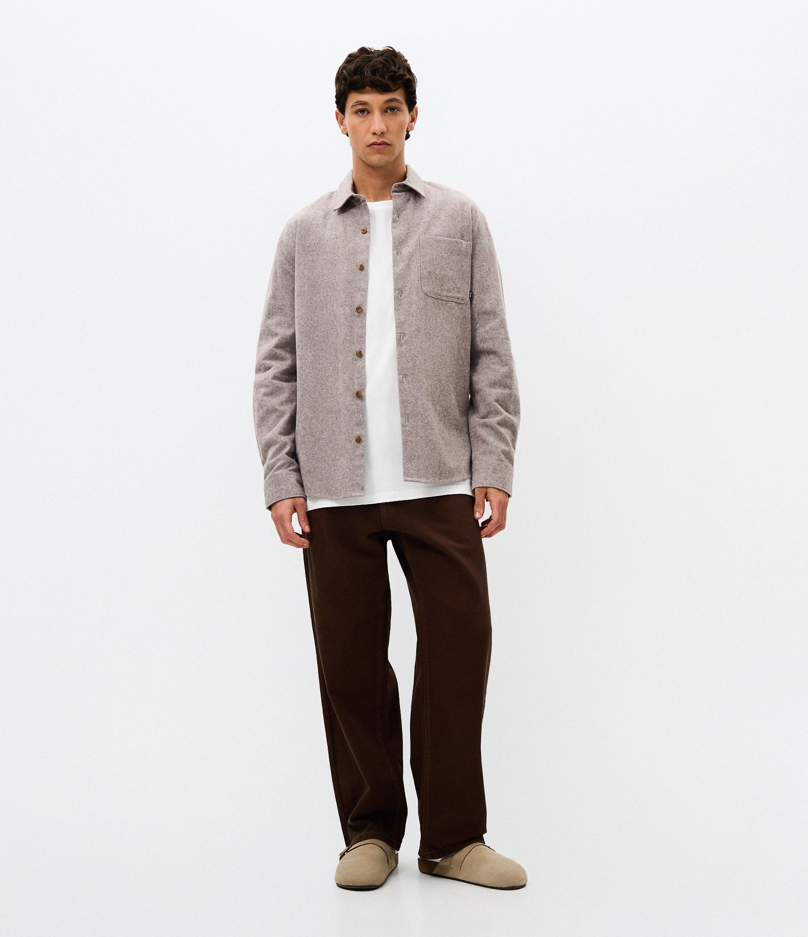 Camisa Comfort Manga Longa em Flanela com Bolso e Textura Cinza 2