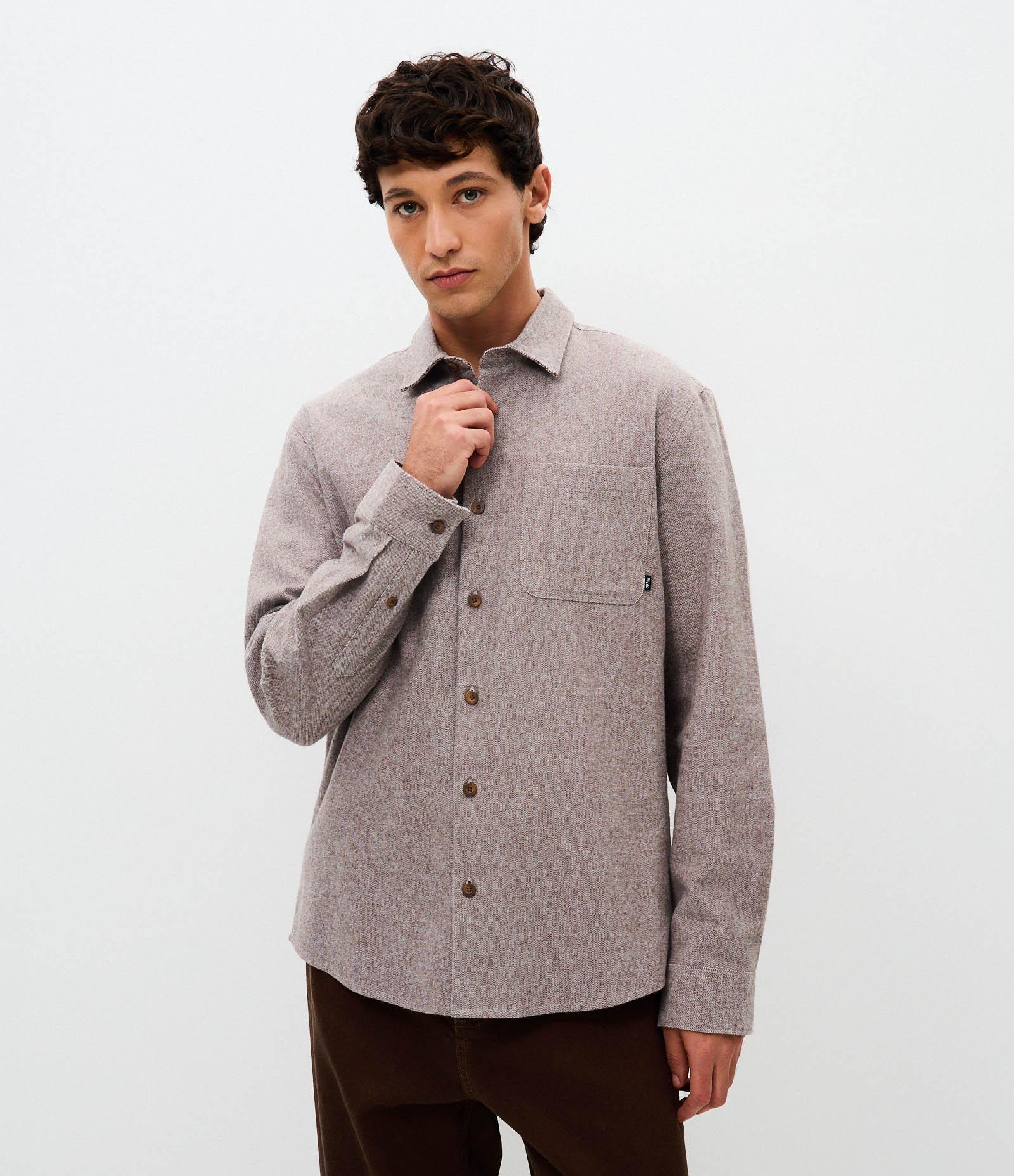 Camisa Comfort Manga Longa em Flanela com Bolso e Textura Cinza 4