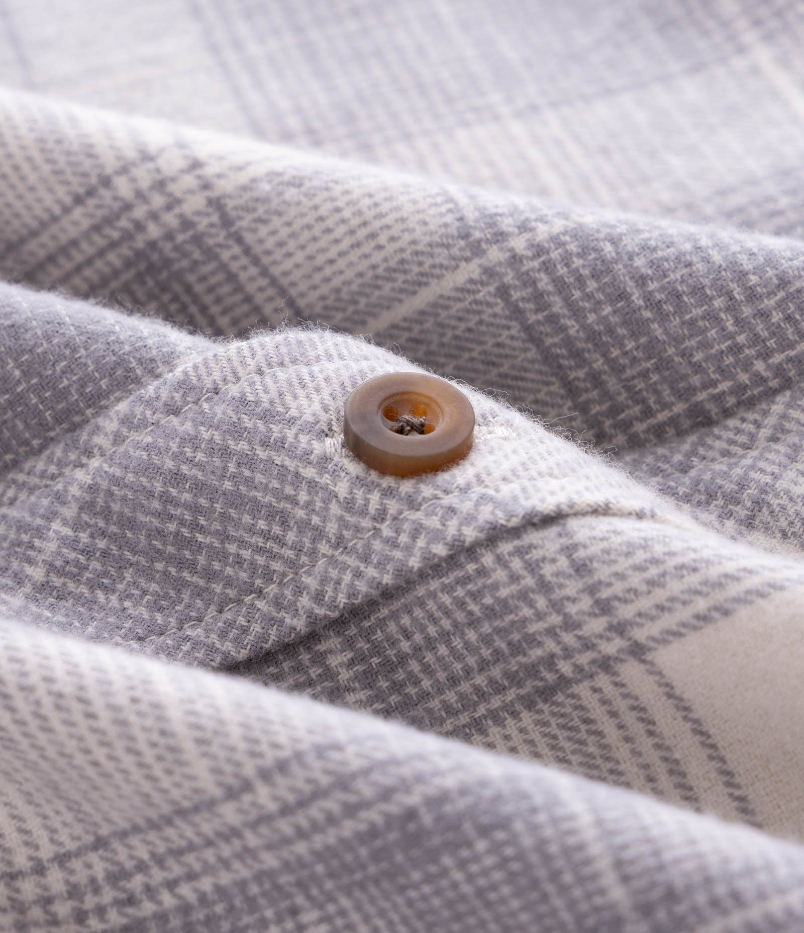 Camisa Comfort Manga Longa em Flanela Xadrez Cinza 3