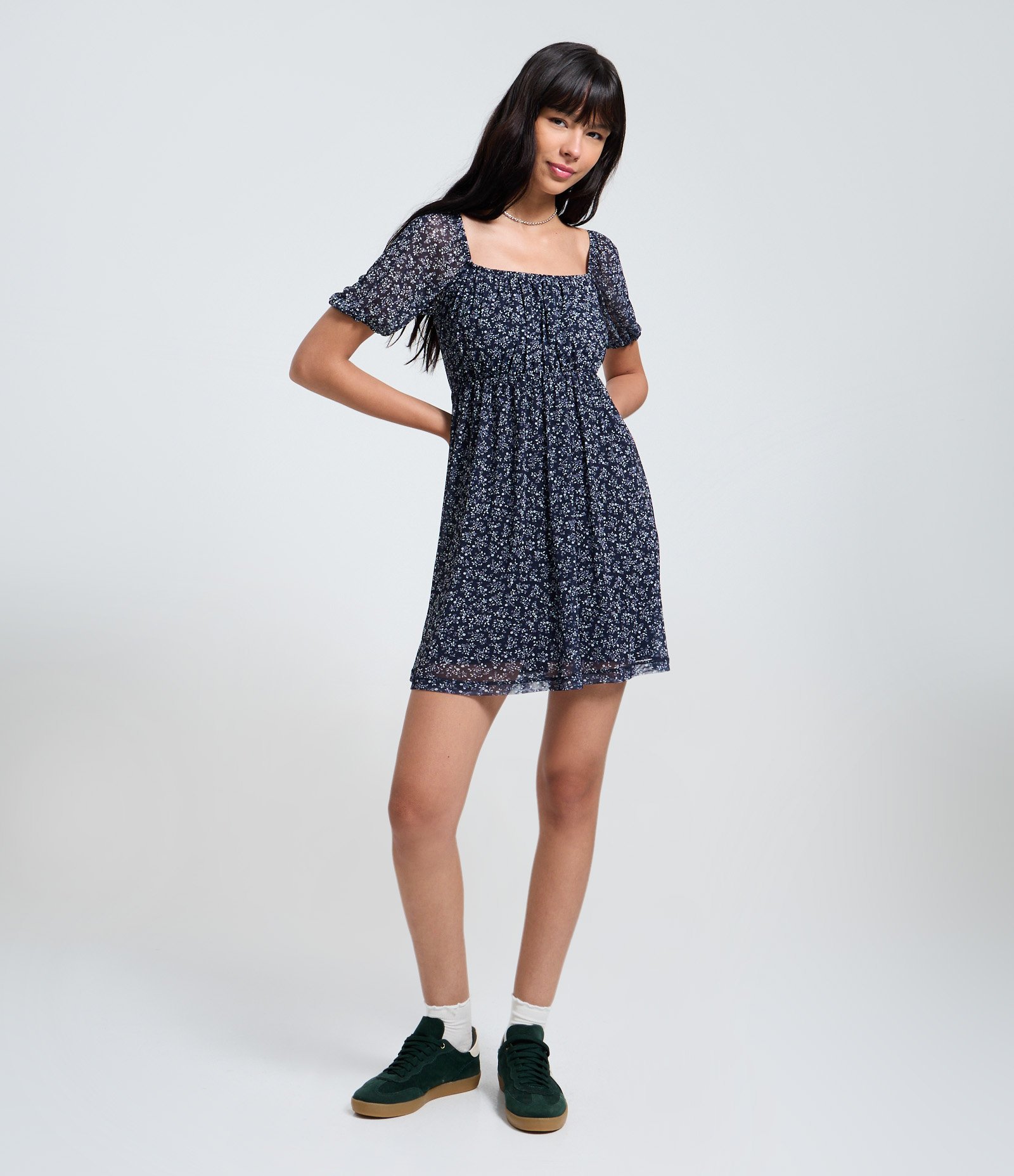 Vestido Evasê em Tule Floral com Mangas Bufantes Curto Azul Marinho 1