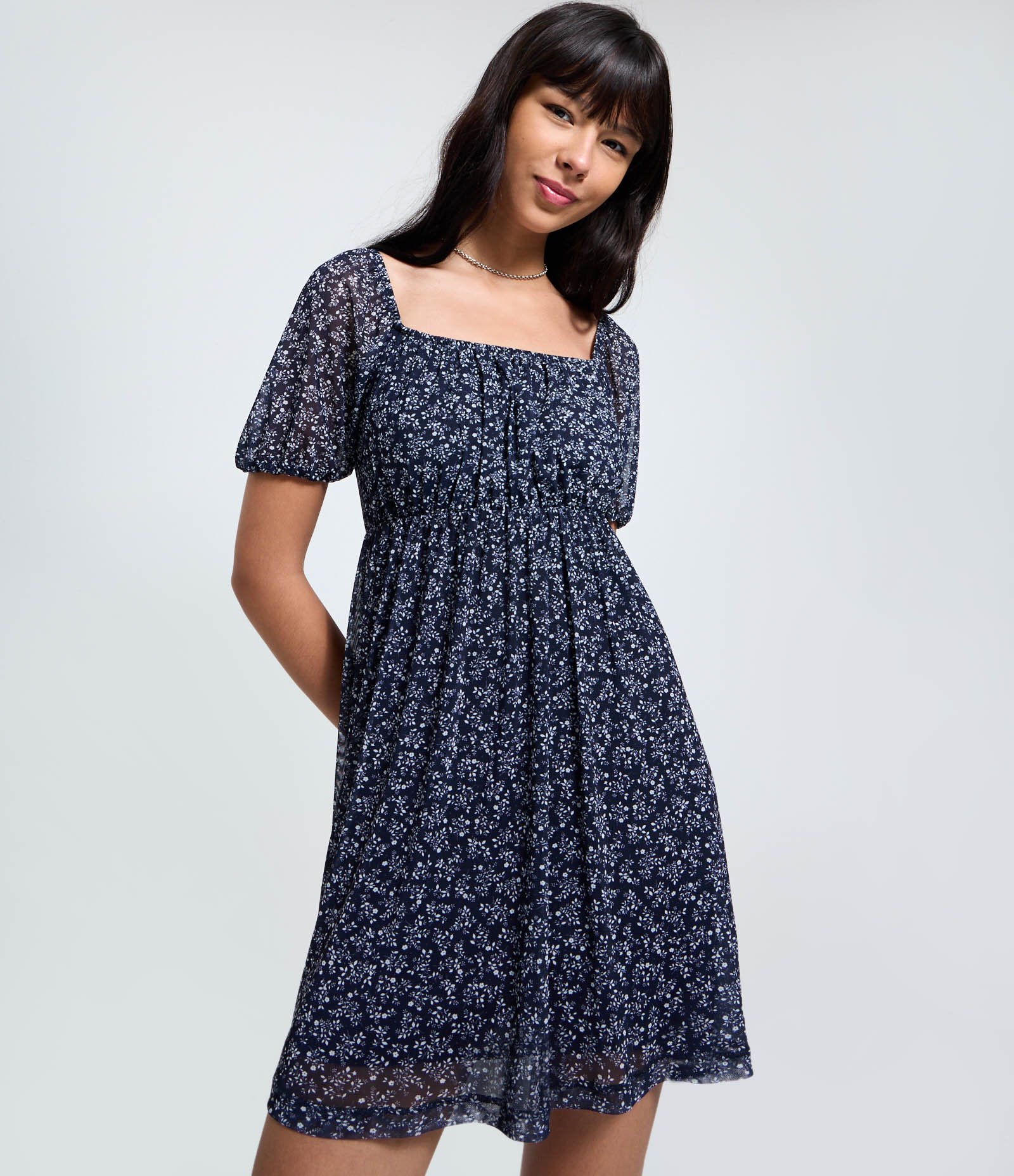 Vestido Evasê em Tule Floral com Mangas Bufantes Curto Azul Marinho 2