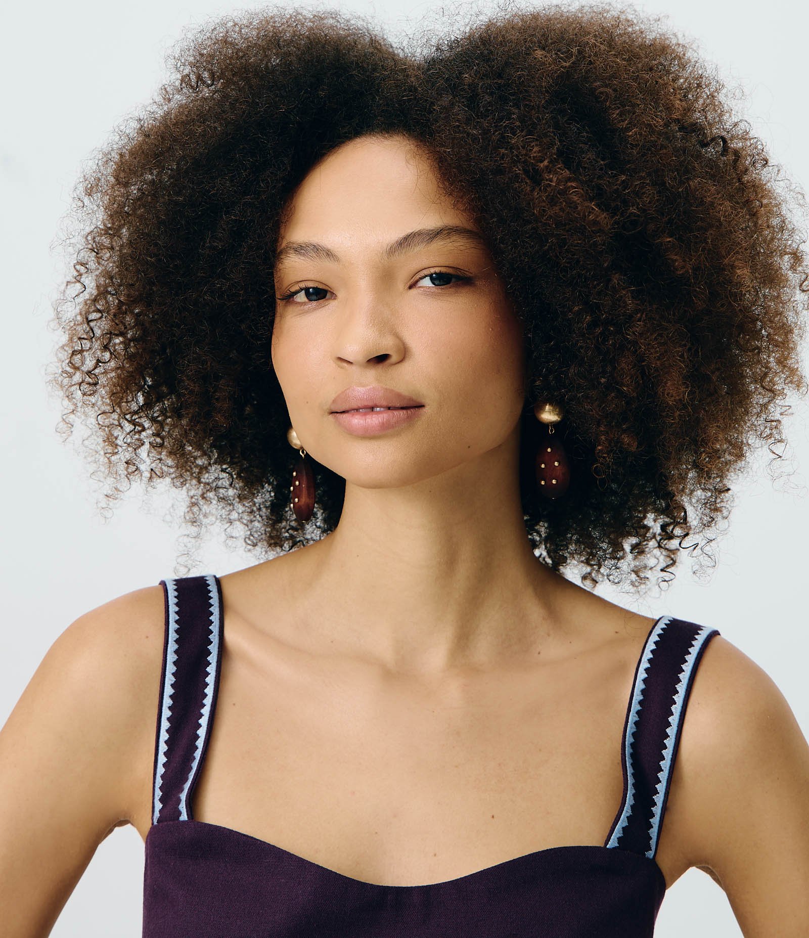 Blusa Cropped Regata em Viscolinho com Decote Coração e Abertura Frontal Roxo 3