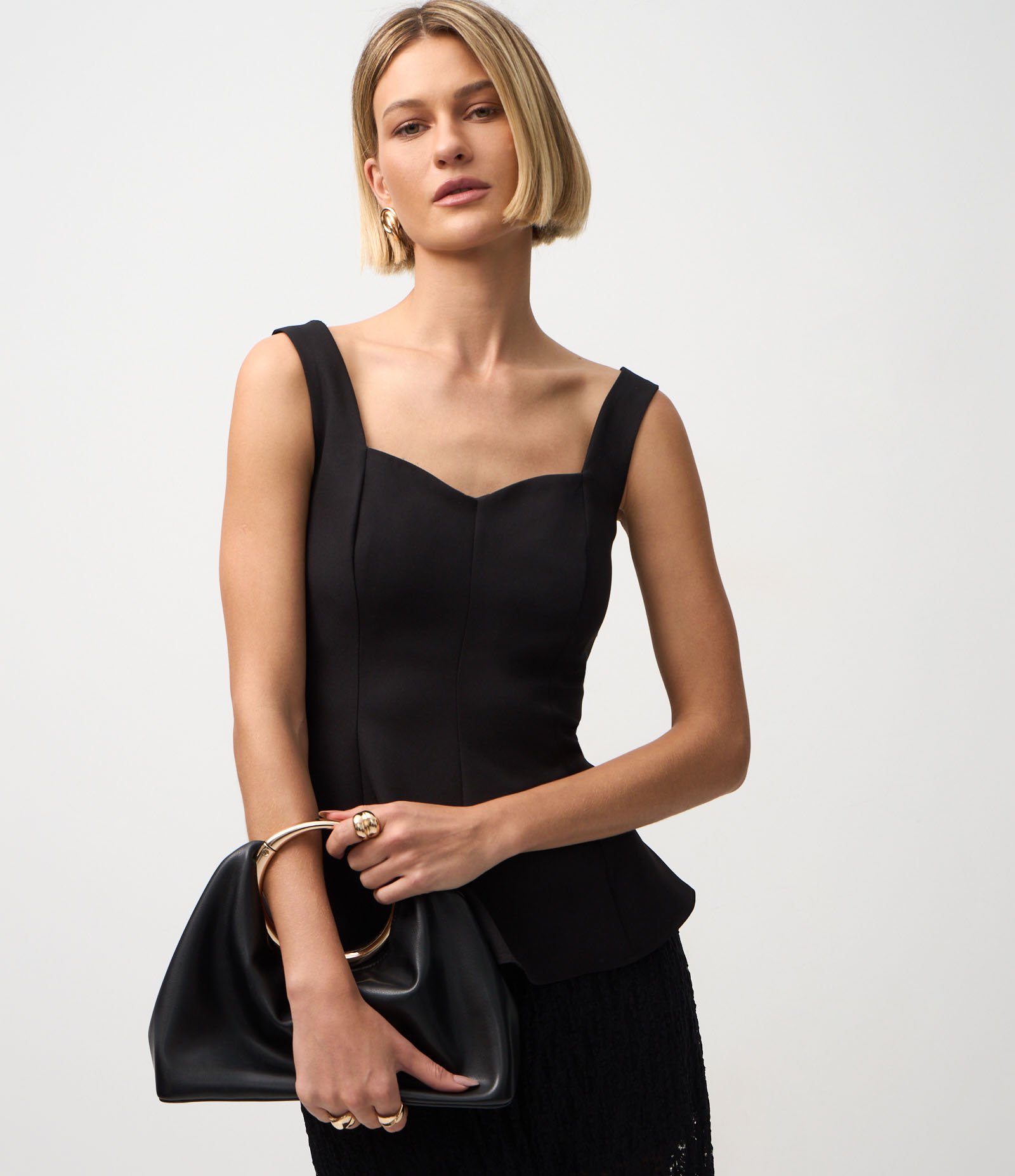 Blusa sem Manga com Peplum em Crepe Preto 1