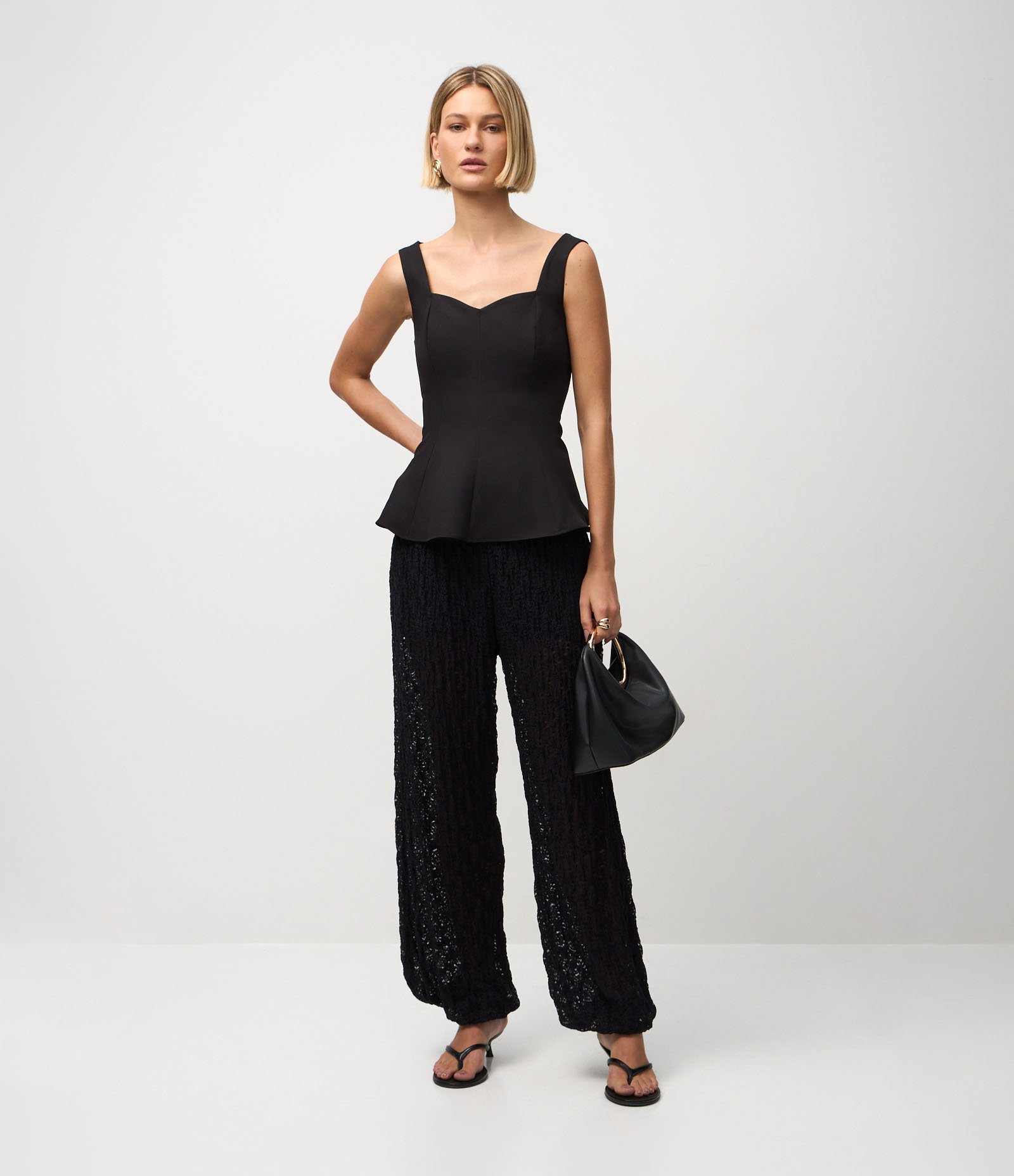 Blusa sem Manga com Peplum em Crepe Preto 2