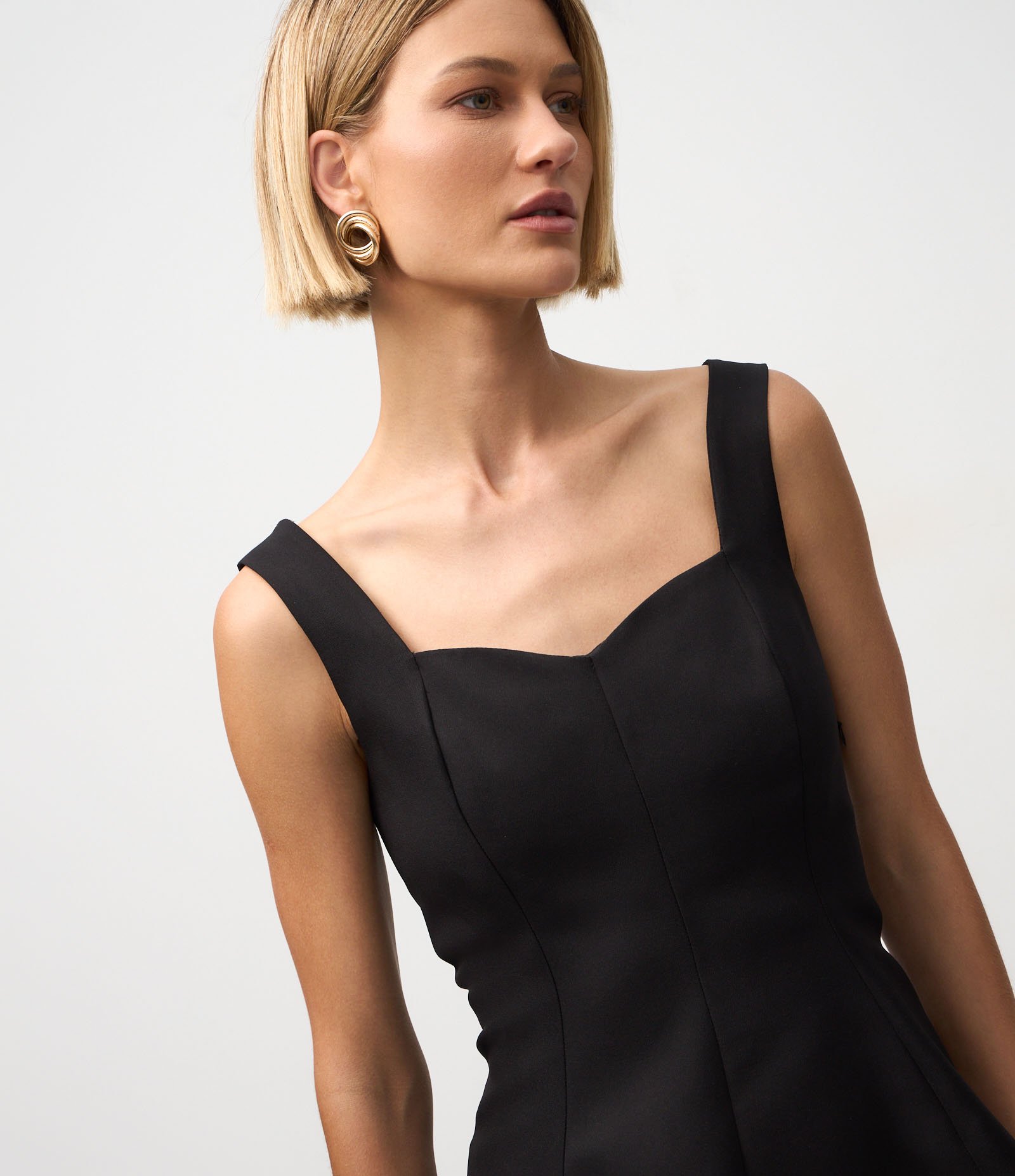 Blusa sem Manga com Peplum em Crepe Preto 3