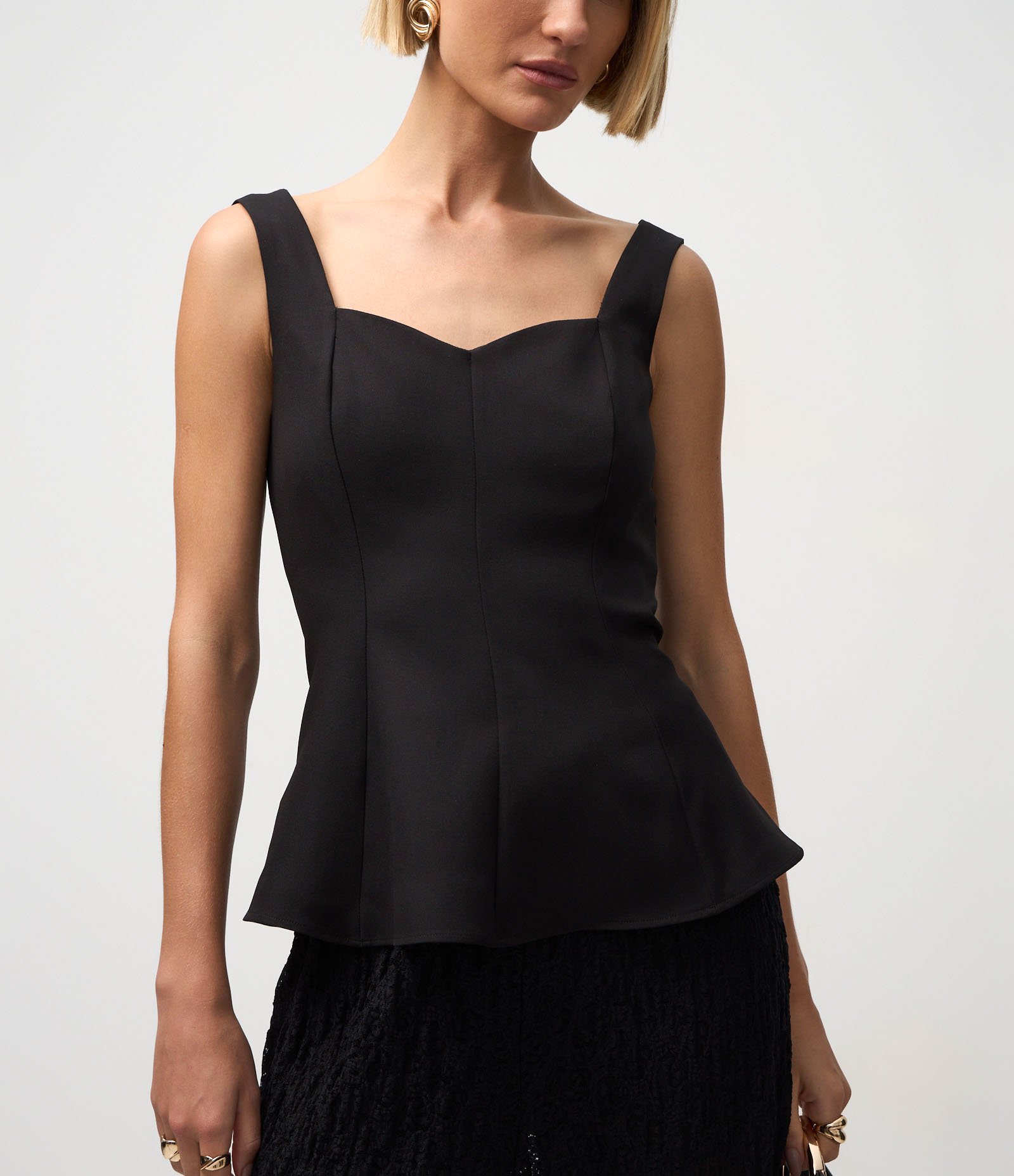 Blusa sem Manga com Peplum em Crepe Preto 5