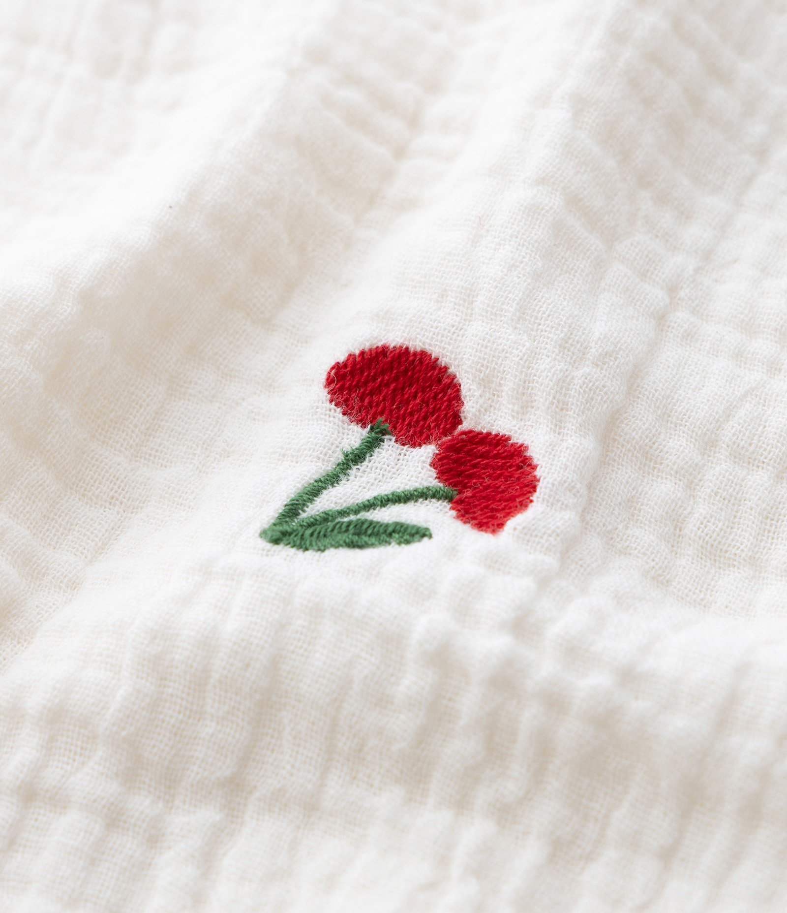 Camisa Infantil com Bordados de Cerejas e Gola de Crochê – Tam 5 a 14 Anos Off White 4