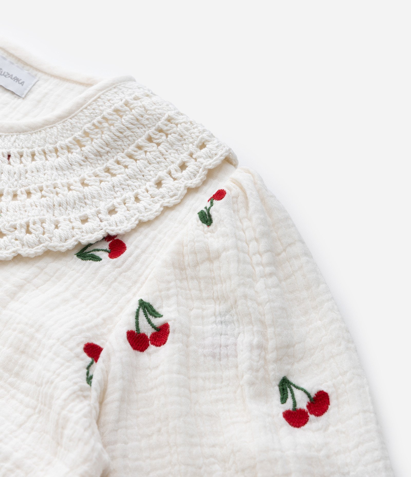 Camisa Infantil com Bordados de Cerejas e Gola de Crochê – Tam 5 a 14 Anos Off White 5
