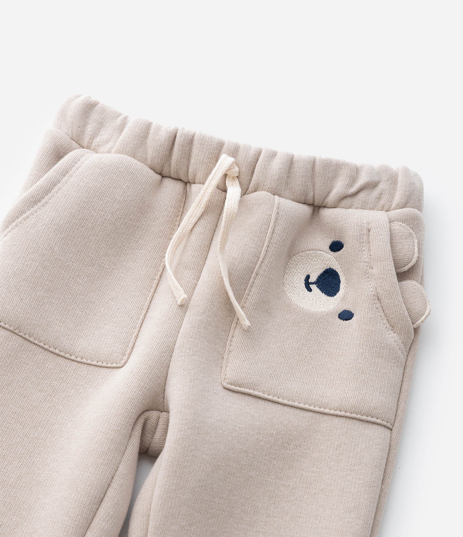 Calça Infantil com Urso Aplicado no Bolso – Tam 0 a 18 Meses Bege Claro 6