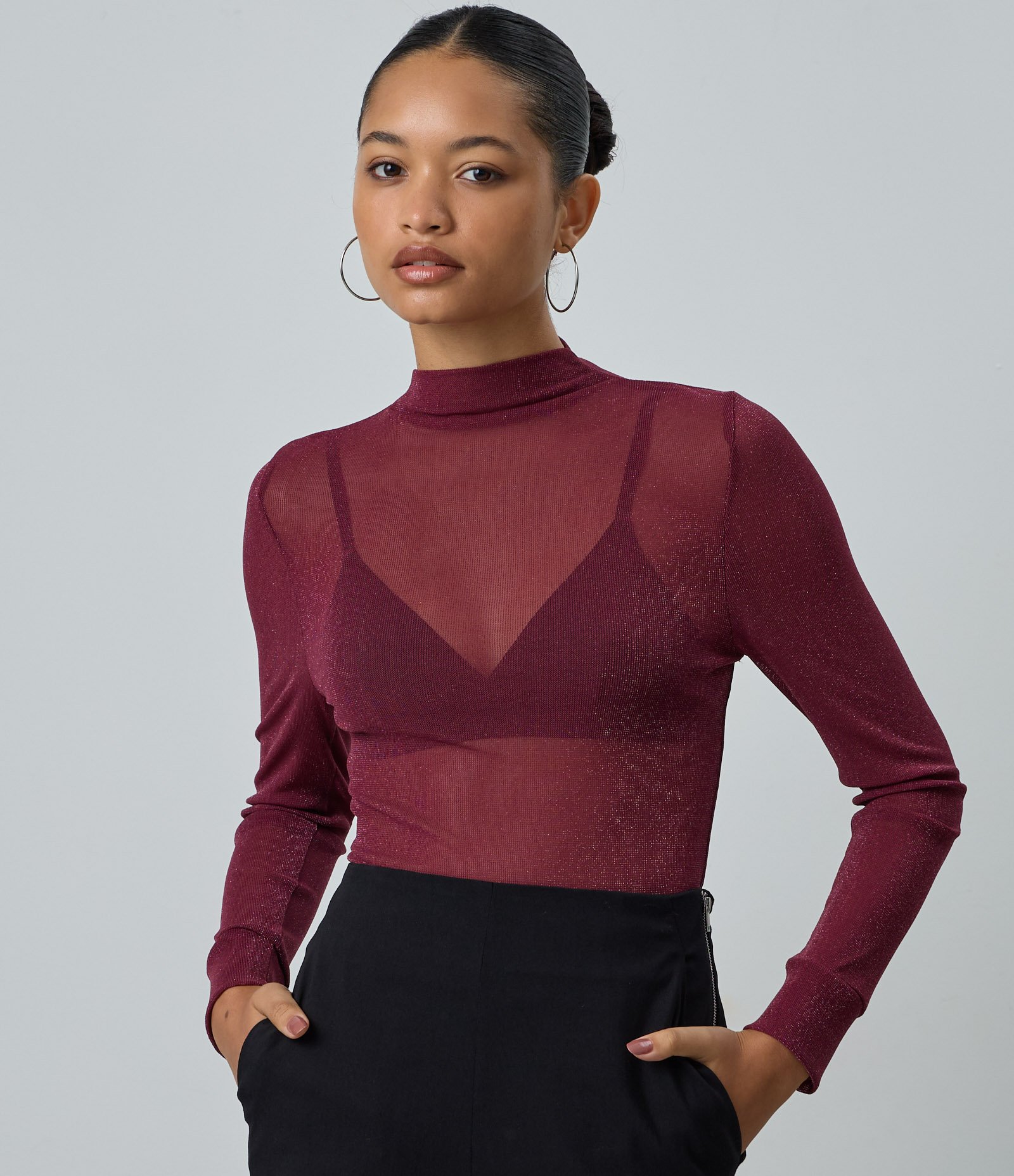 Blusa em Tule com Brilho e Gola Alta Vermelho 3