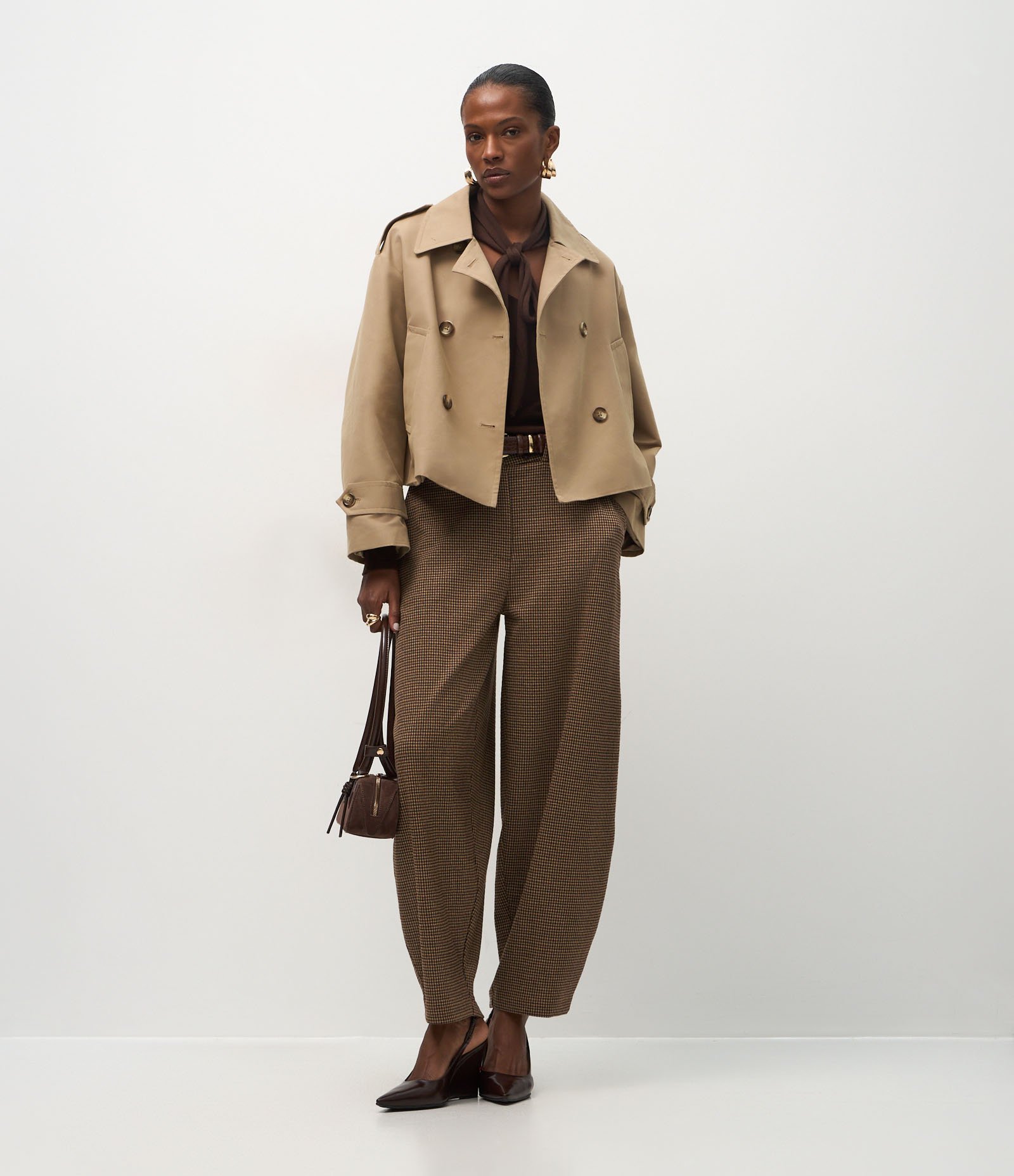 Trench Coat Curto com Abotoamento Transpassado Bege 2