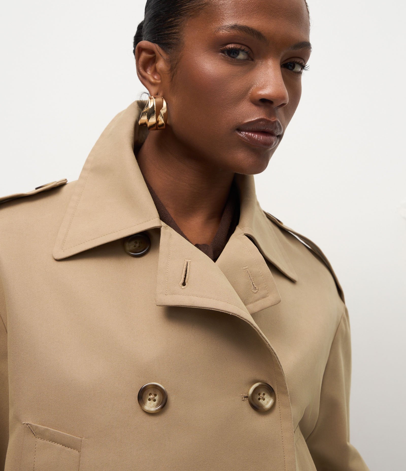 Trench Coat Curto com Abotoamento Transpassado Bege 3