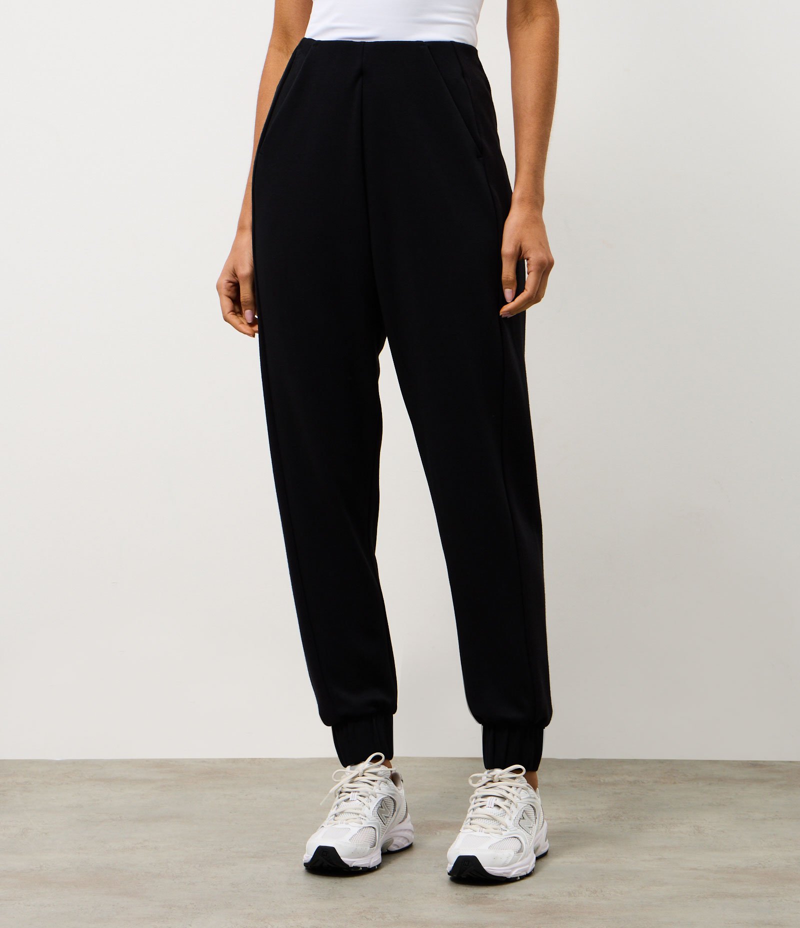 Calça Esportiva Jogger em Modal com Recorte Preto 2