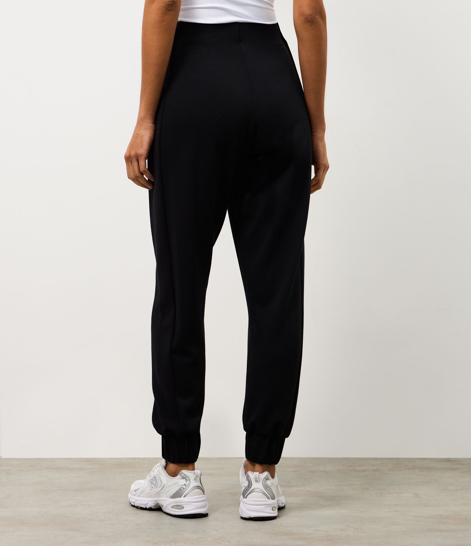 Calça Esportiva Jogger em Modal com Recorte Preto 4