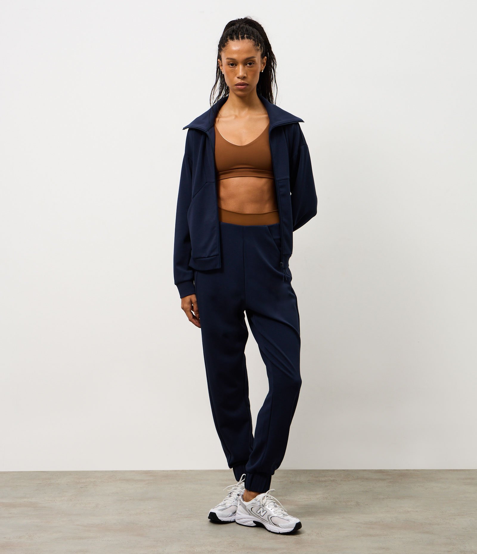 Calça Esportiva Jogger em Modal com Recorte Azul 1