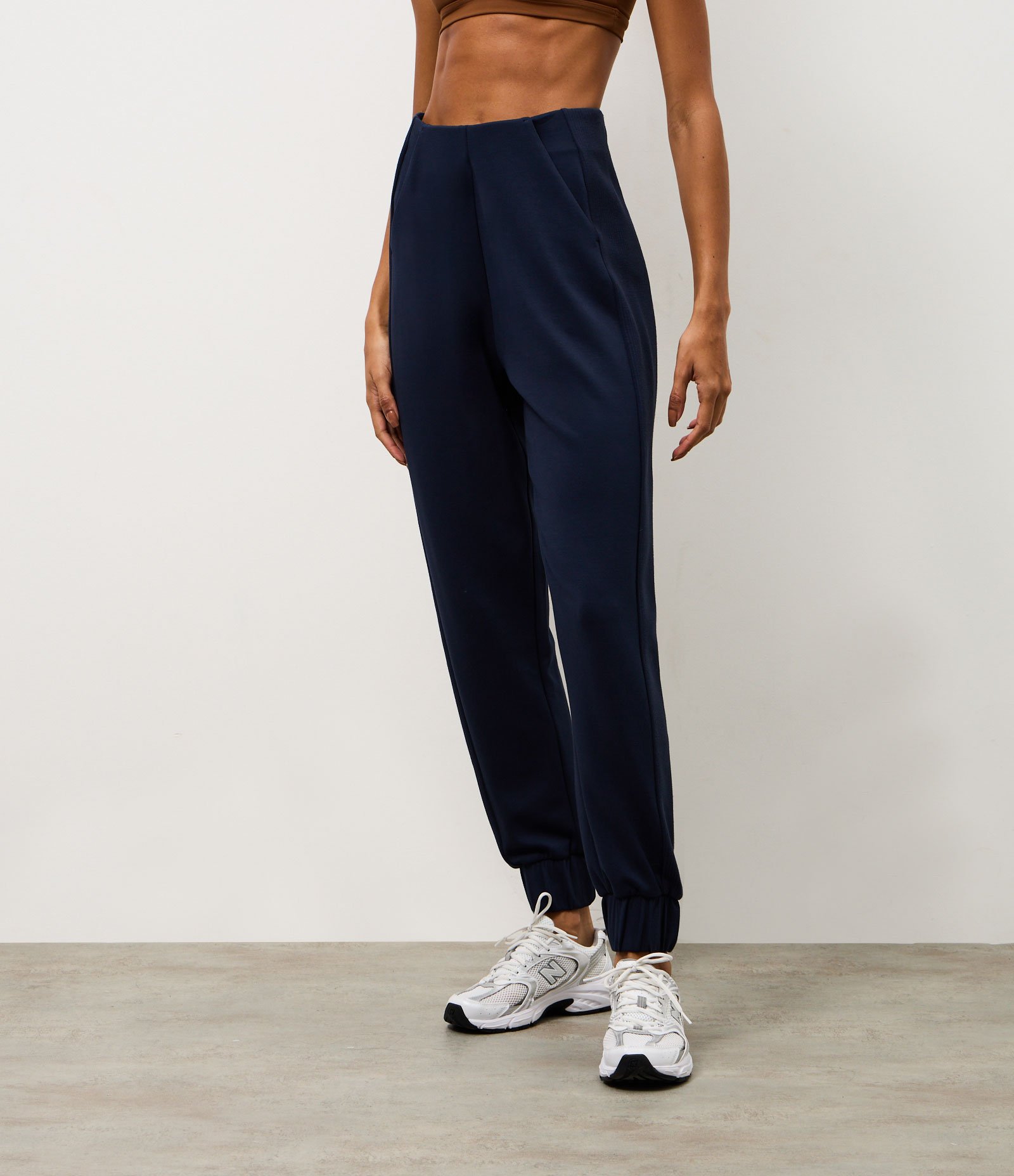 Calça Esportiva Jogger em Modal com Recorte Azul 2