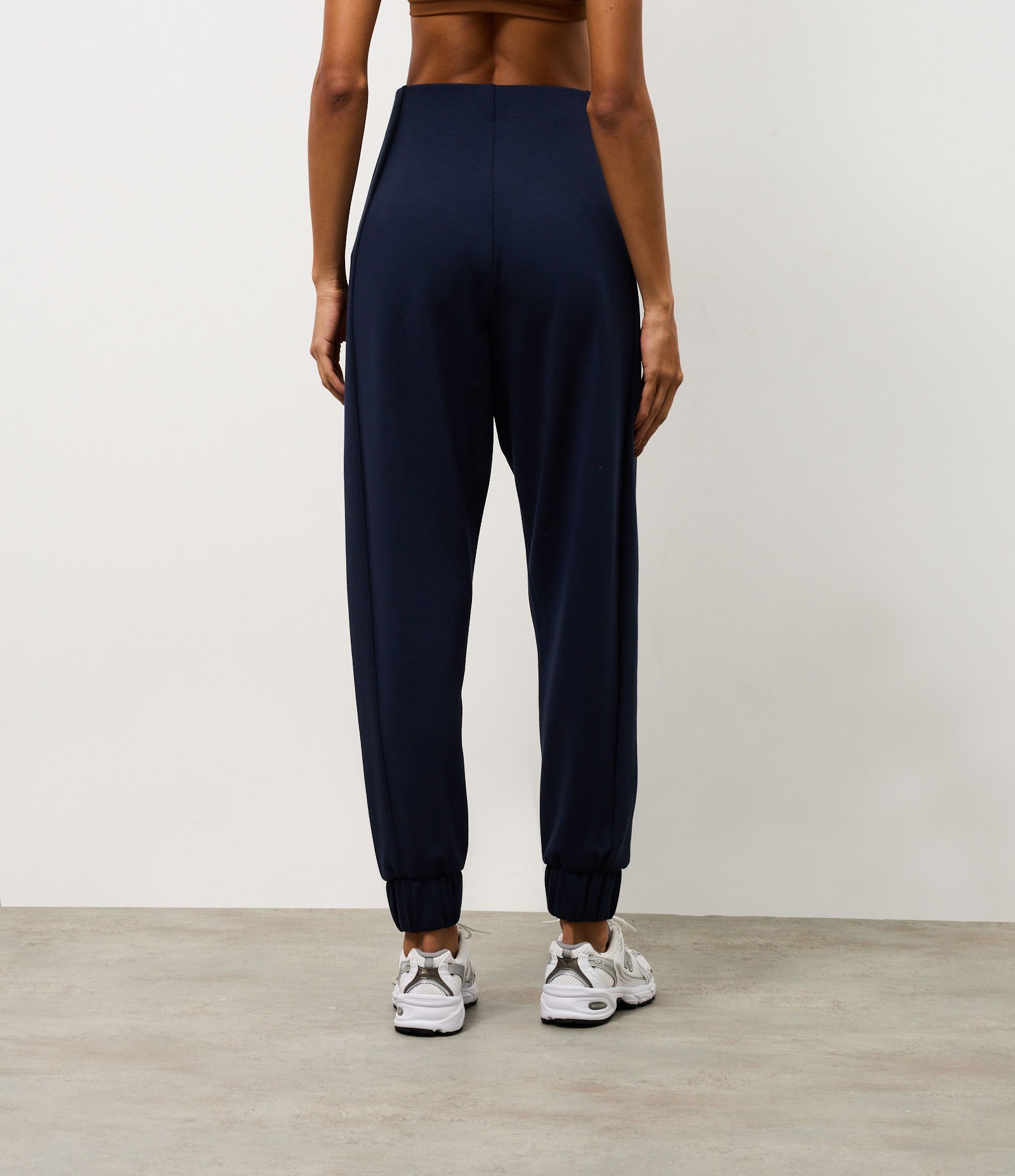 Calça Esportiva Jogger em Modal com Recorte Azul 4