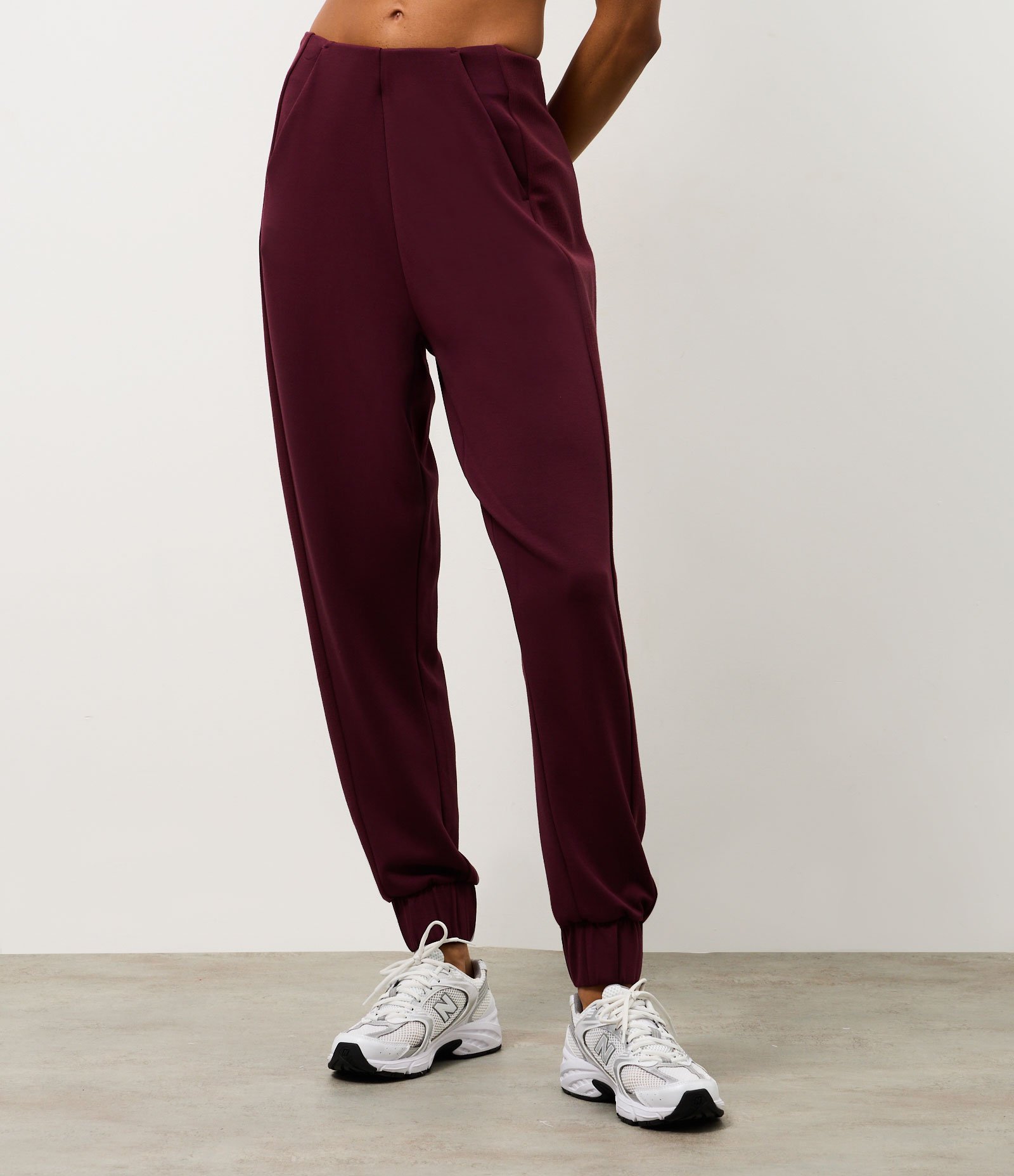 Calça Esportiva Jogger em Modal com Recorte Vinho 2