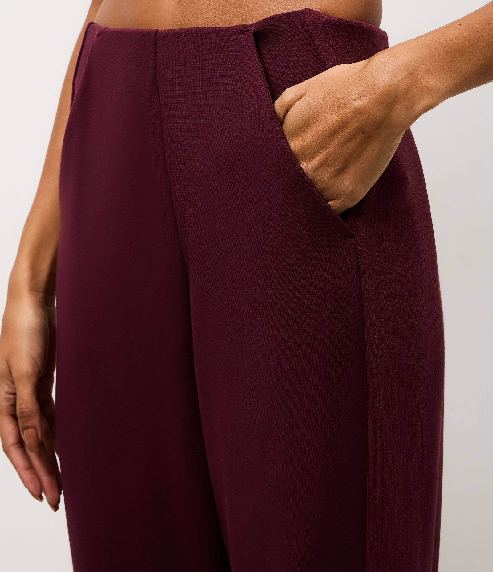 Calça Esportiva Jogger em Modal com Recorte Vinho 3