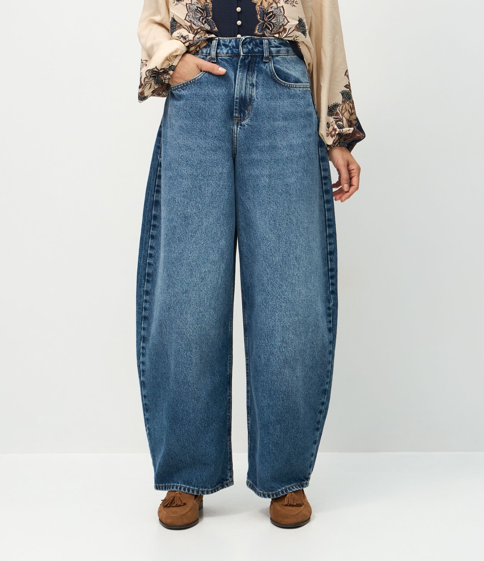 Calça Barrel em Jeans com Cintura Média Azul Médio 4