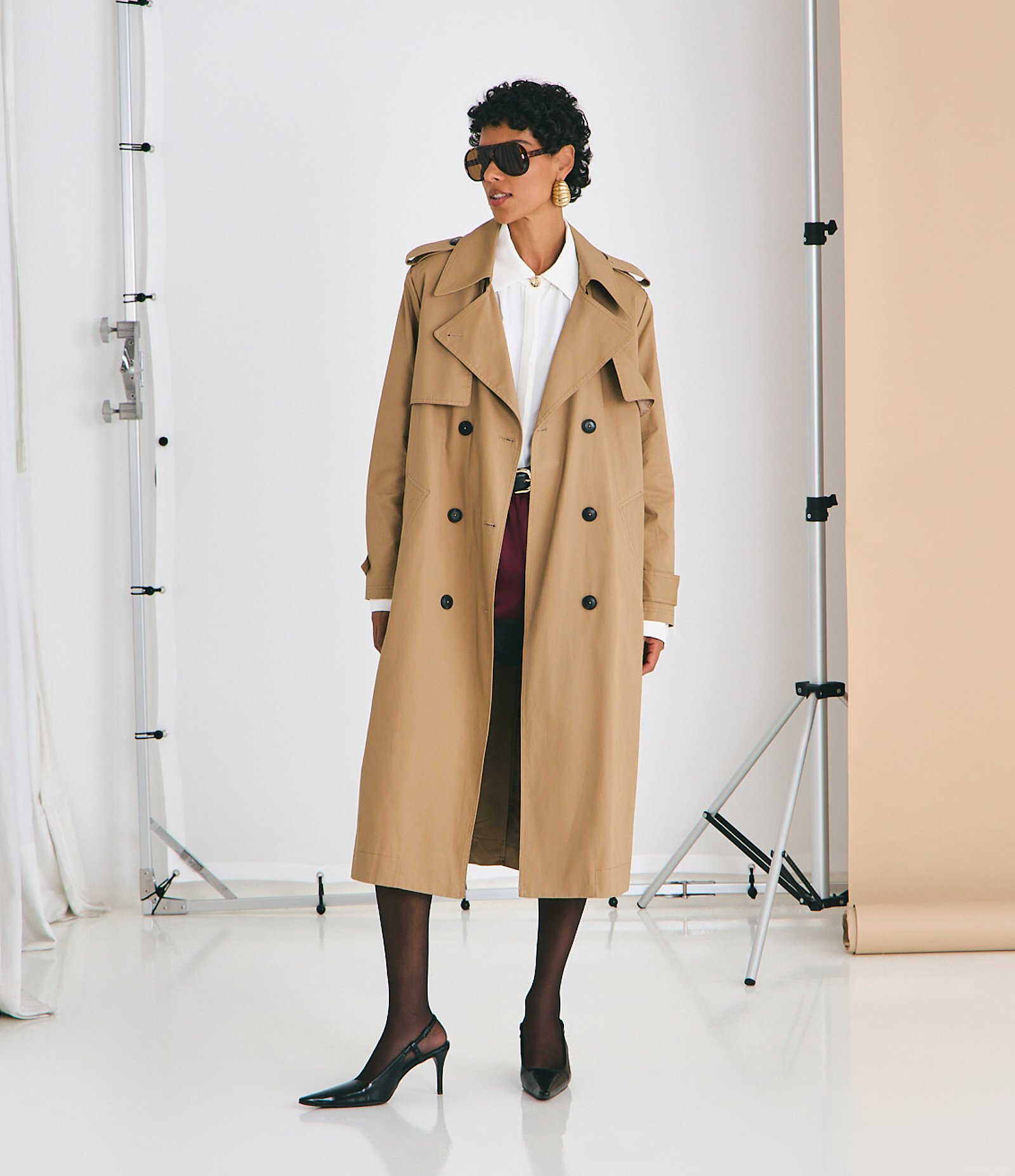 Camisa em Crepe com Franzido no Ombro e Botão Dourado em Destaque Off White 2