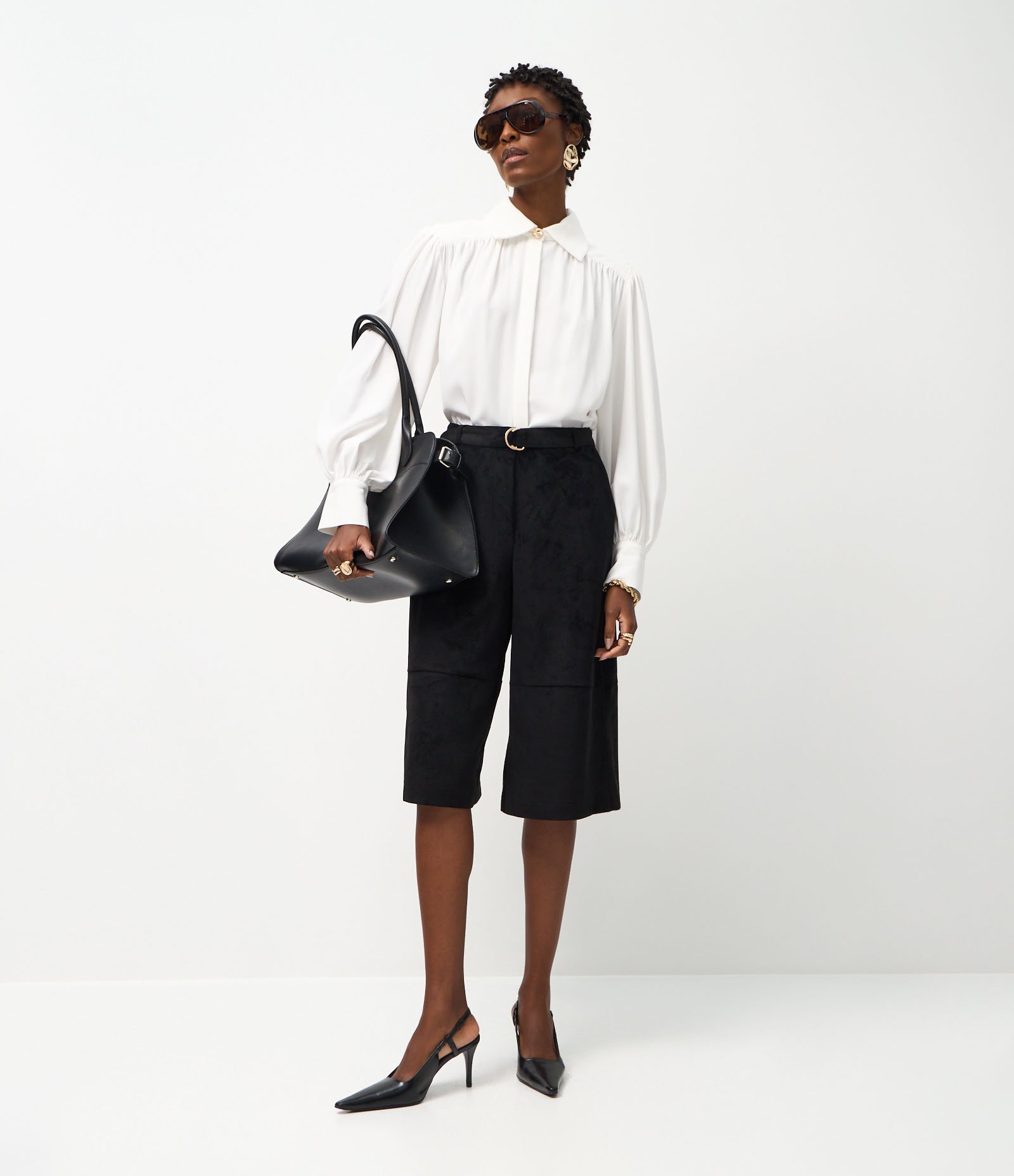 Camisa em Crepe com Franzido no Ombro e Botão Dourado em Destaque Off White 4