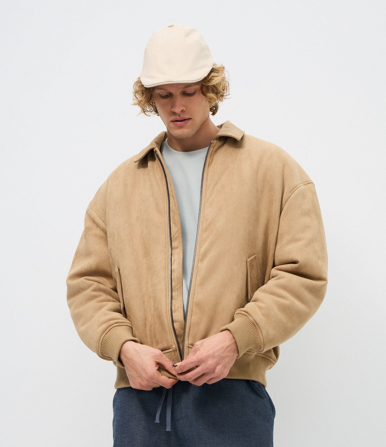 Jaqueta Pesada Bomber em Suede com Bolso Bege 4