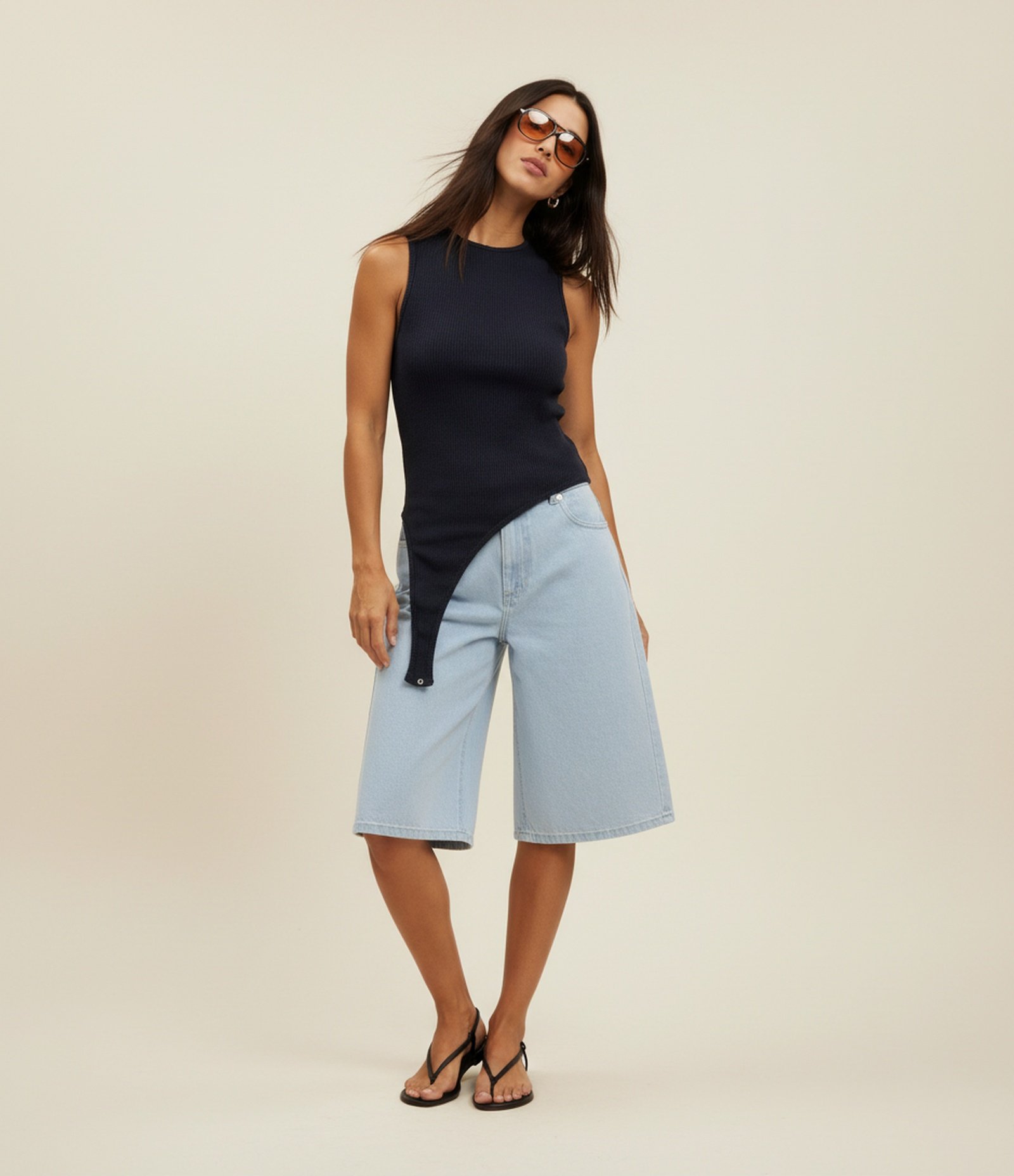 Blusa Sem Manga em Jacquard com Faixas para Abotoamento Preto 1