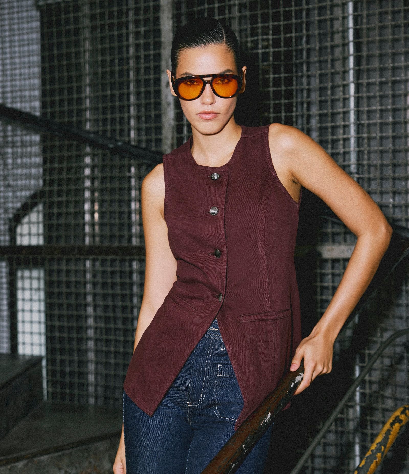 Colete Alongado em Sarja com Detalhes Contrastantes Bordô 1