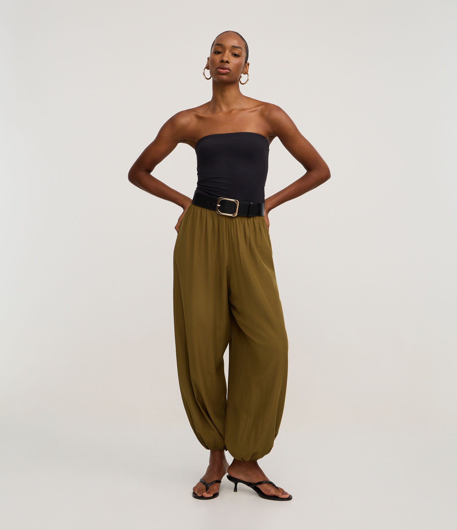 Calça Boho Balloon em Viscose com Elástico no Cós e Barra Verde Oliva 1