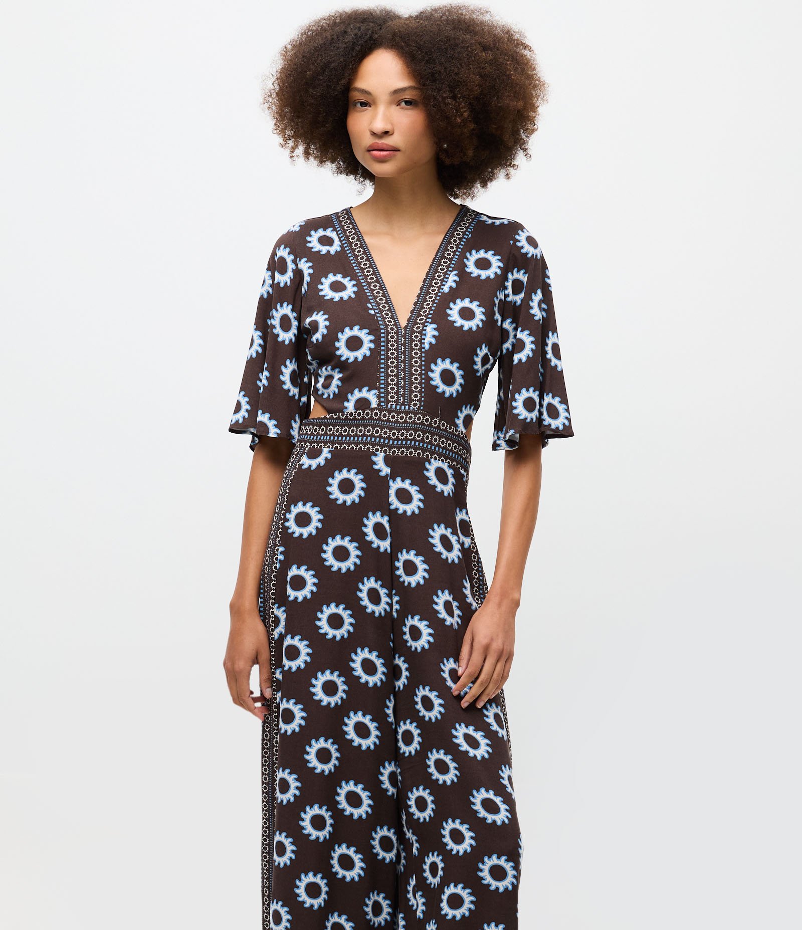Macacão em Viscose com Decote V e Estampado Marrom Escuro 2