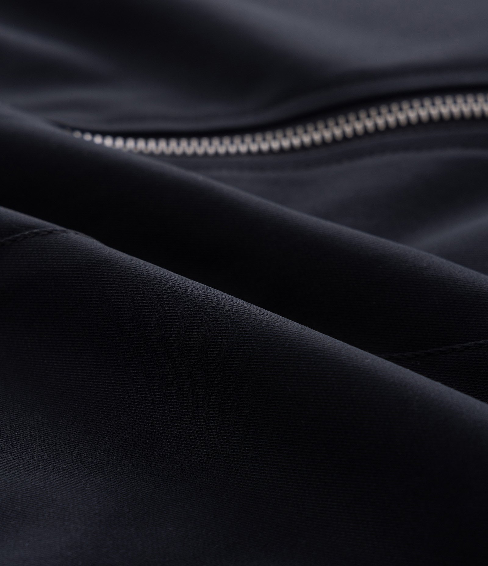 Jaqueta Boxy com Elástico na Barra e Recortes Preto 7