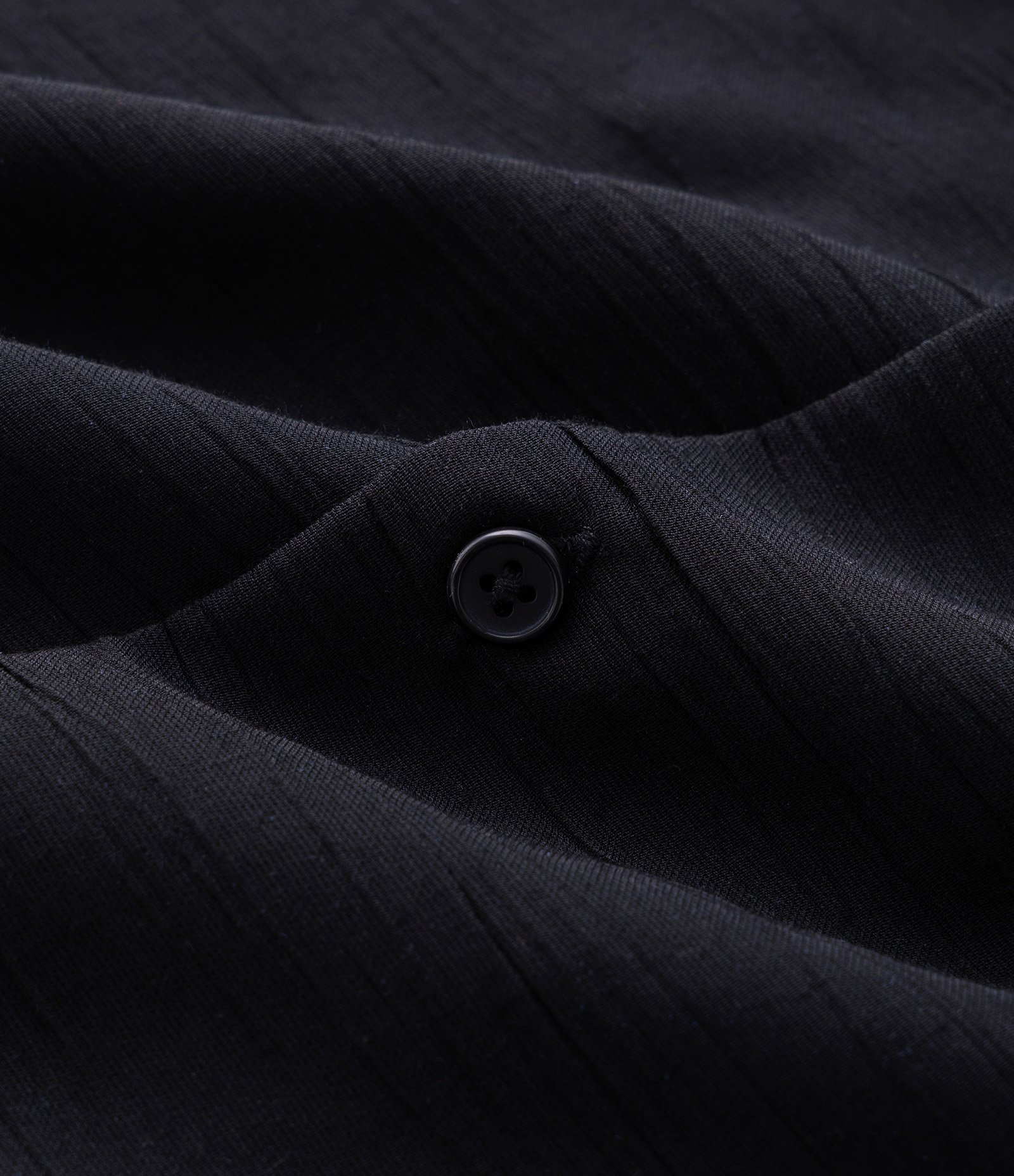 Camisa Boxy Manga Curta em Tricoline com Jacquard Bordado Floral Preto 7