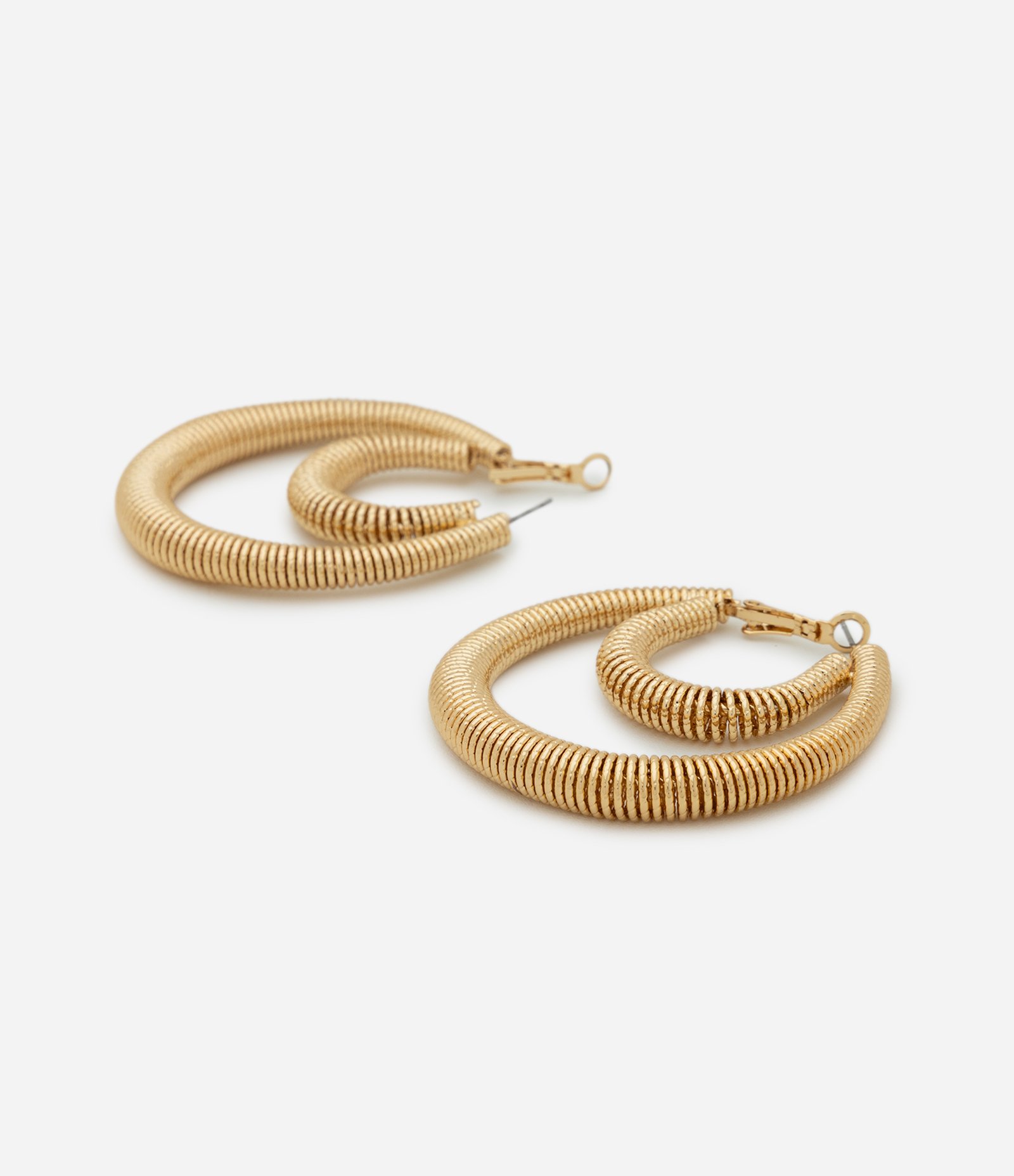 Argola em Metal com Efeito Zigzag Dourado 2