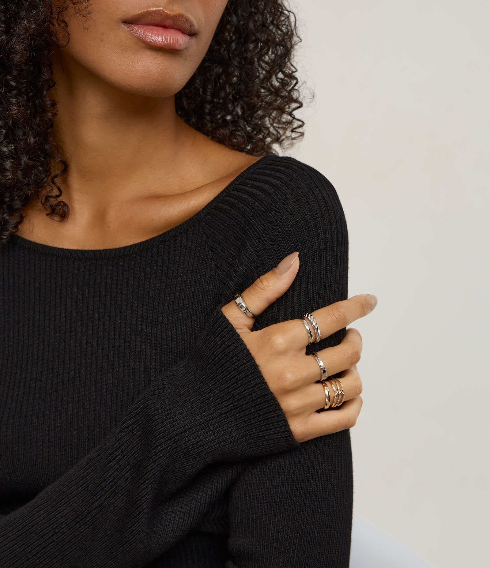 Kit 06 Anéis Metalizados com Detalhes Trançado Prata/Dourado 1