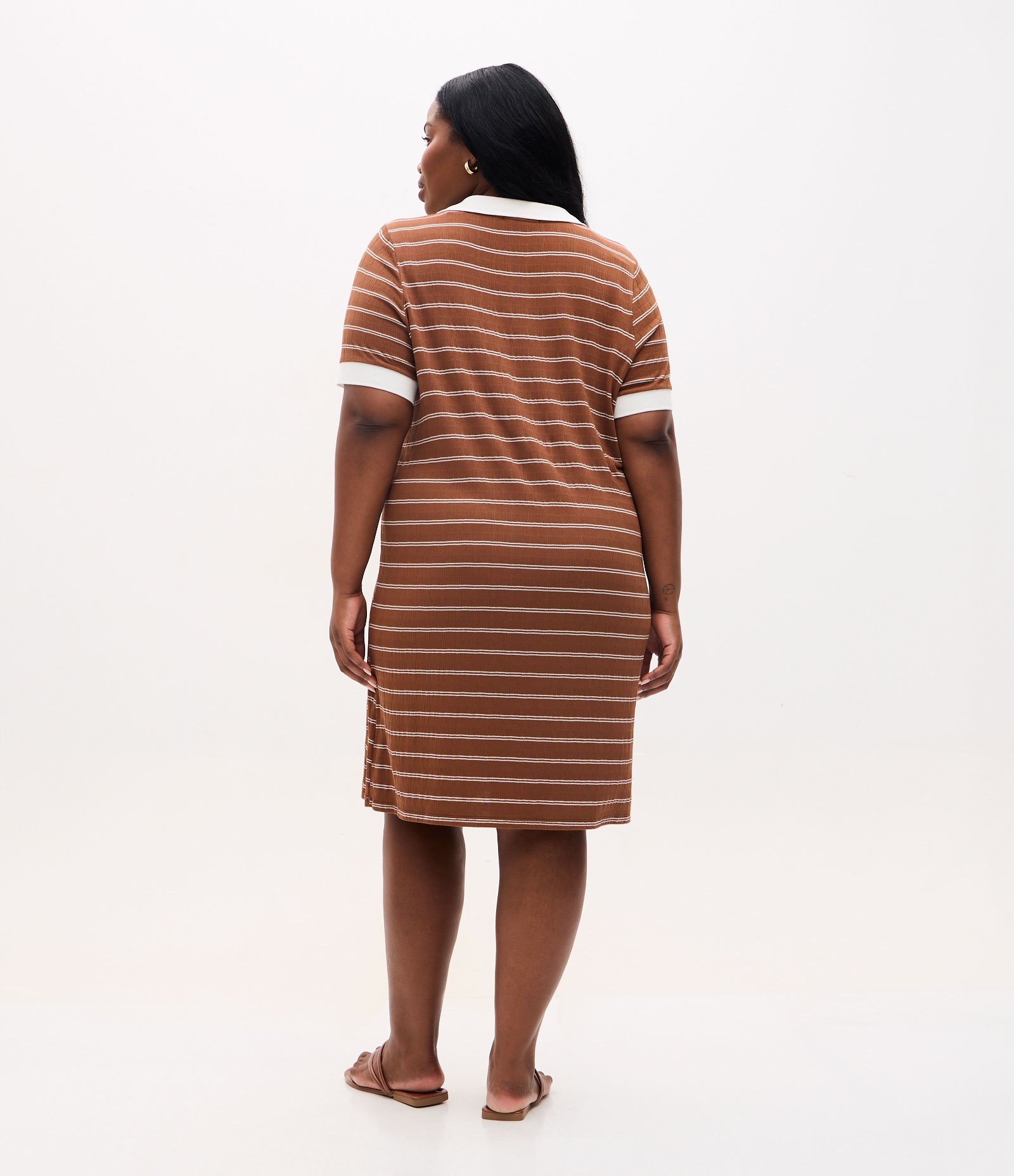 Vestido Curto em Viscose com Listras Curve & Plus Size Marrom 4