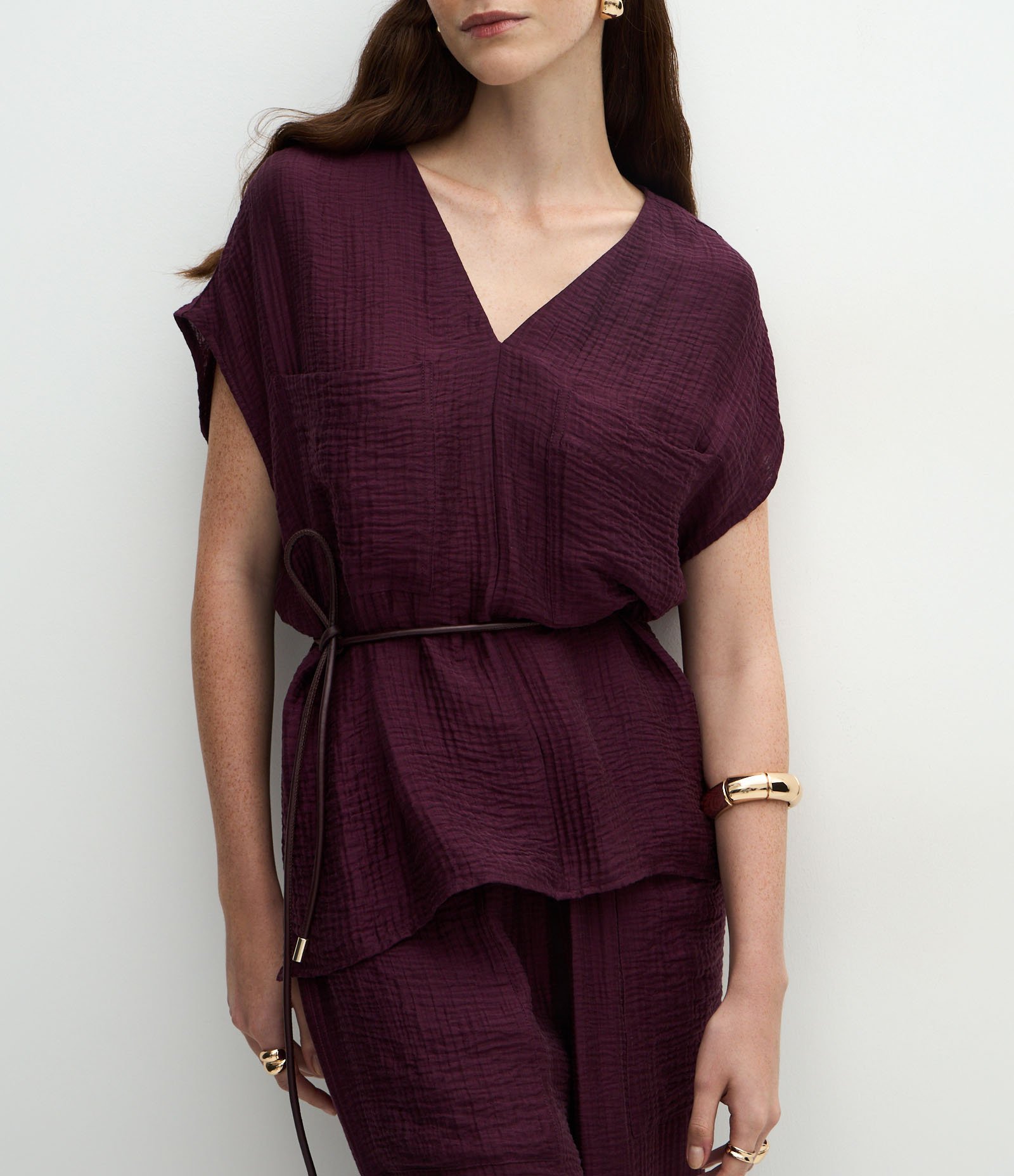 Camisa em Viscose com Cinto Fino Estruturado Vinho 1