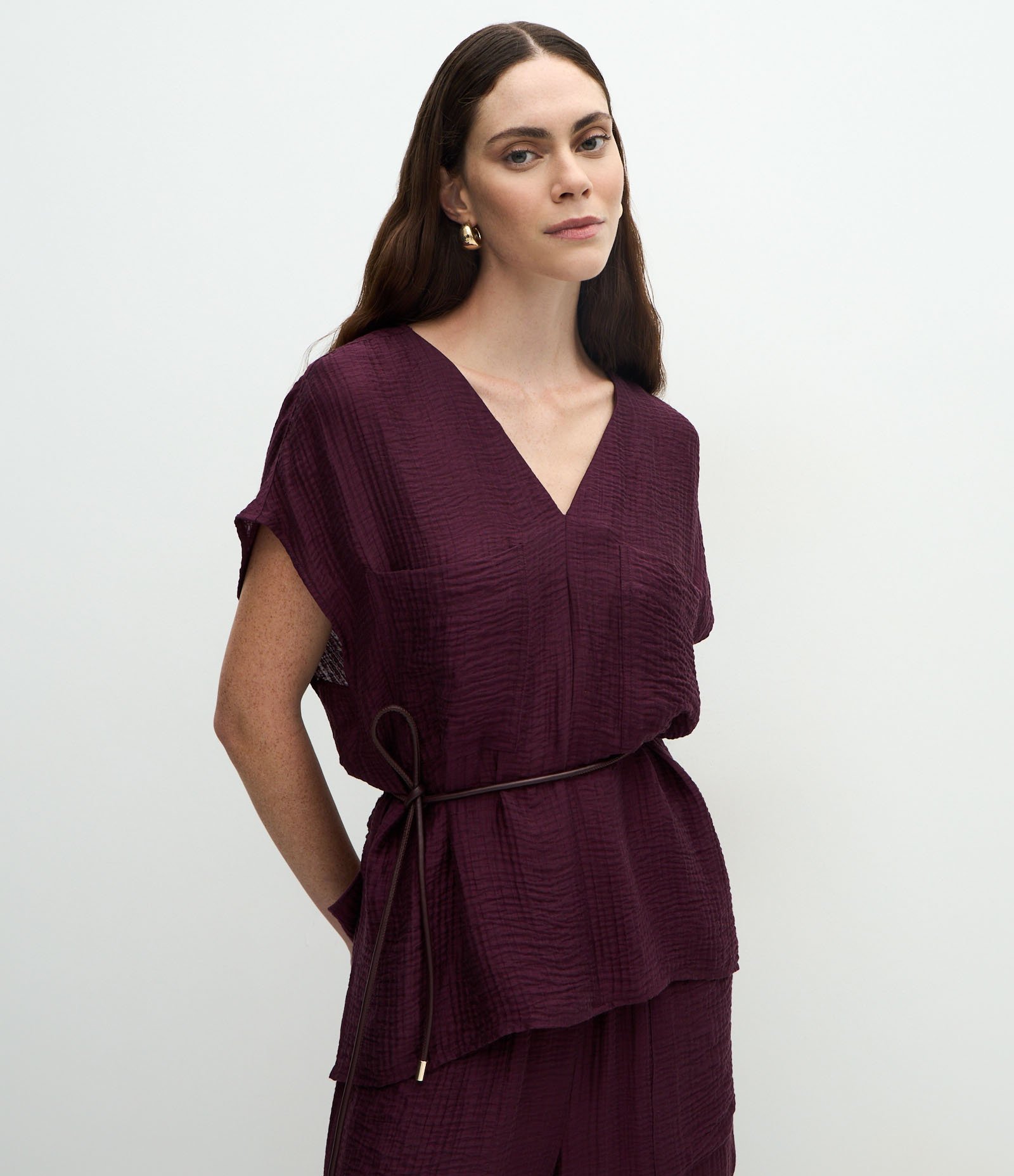 Camisa em Viscose com Cinto Fino Estruturado Vinho 3